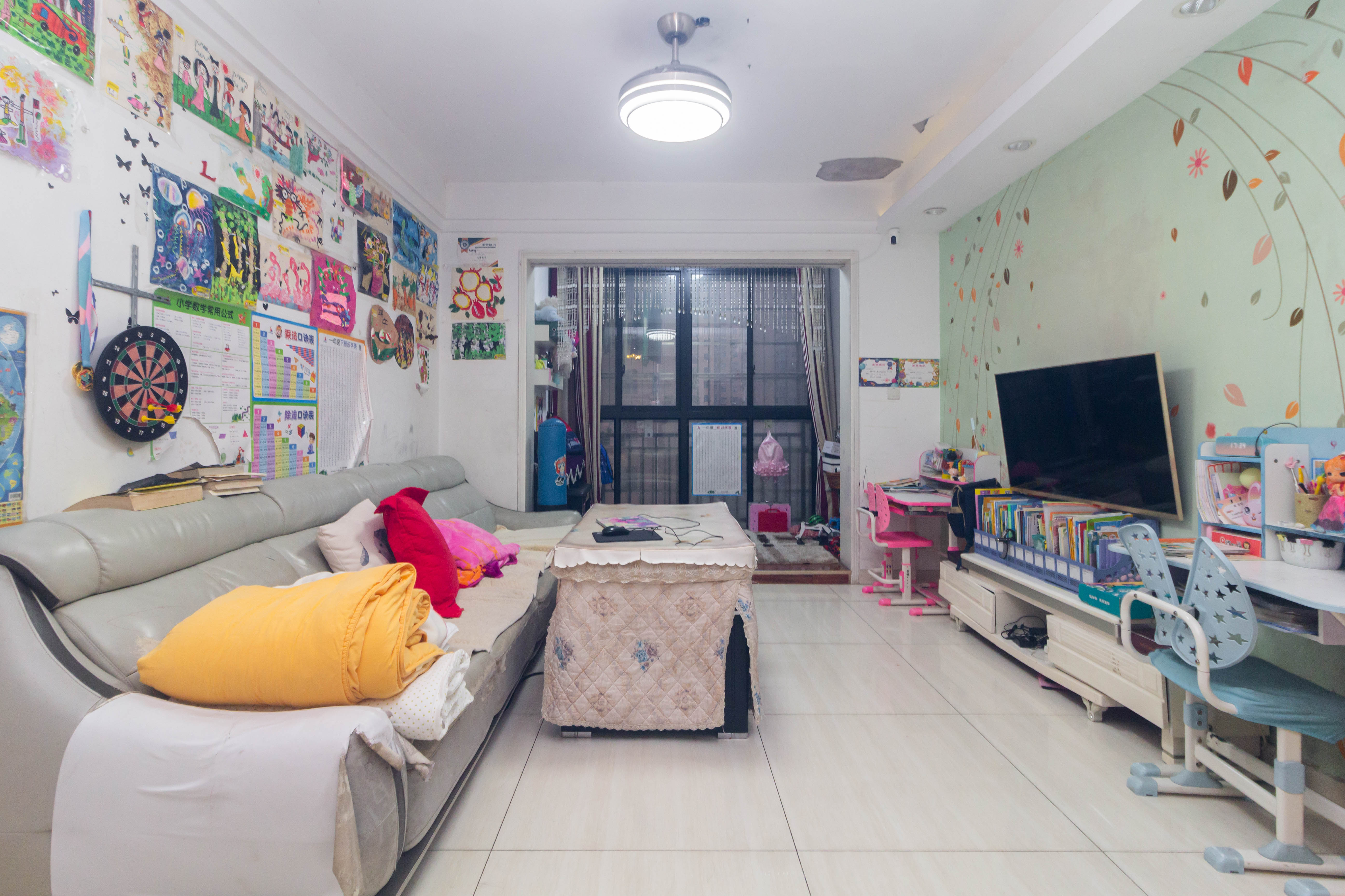 紫御江山  3室2厅1卫    73.0万 紫御江山  3室2厅1卫    73.0万客厅