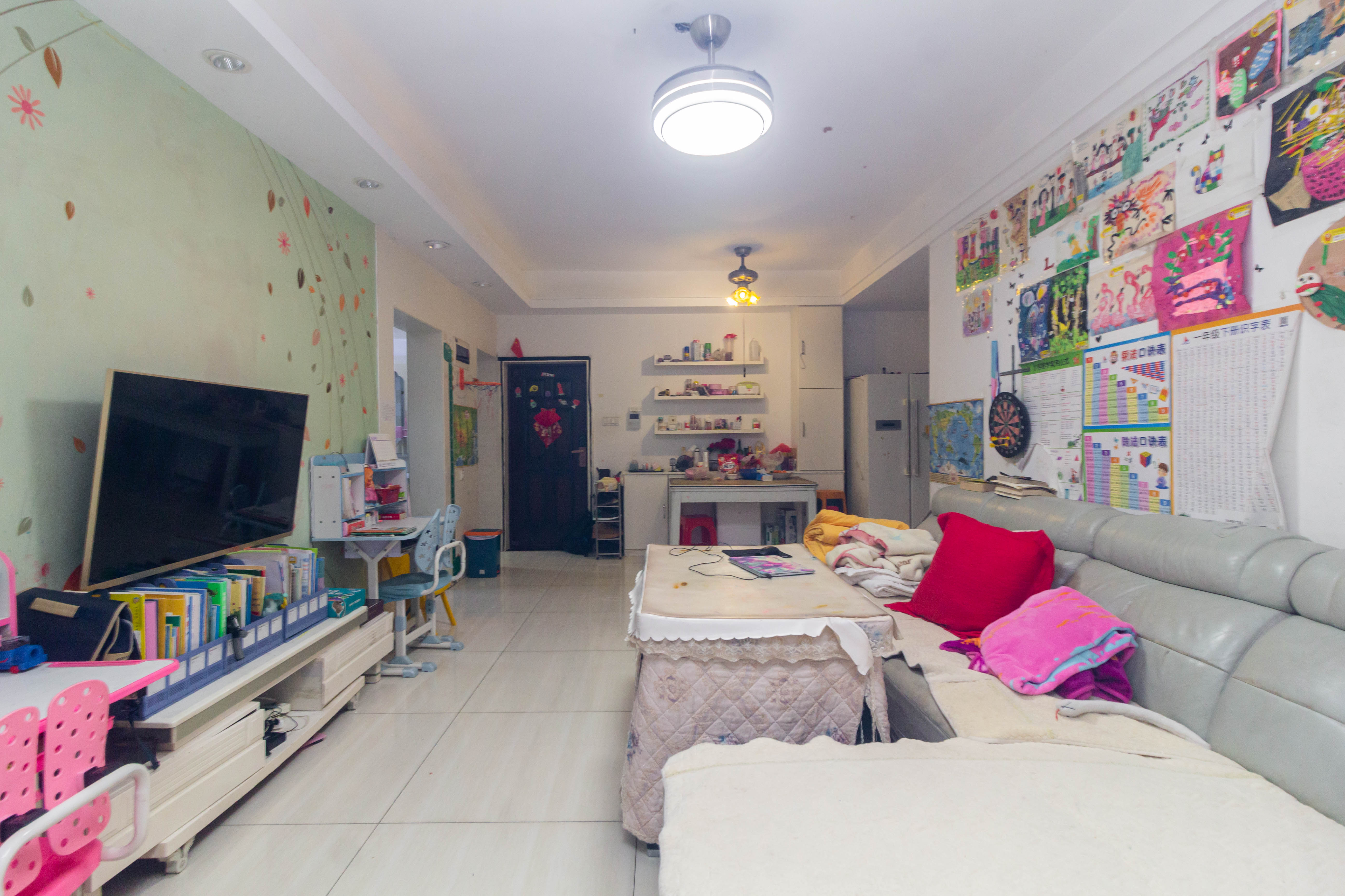 紫御江山  3室2厅1卫    73.0万 紫御江山  3室2厅1卫    73.0万客厅