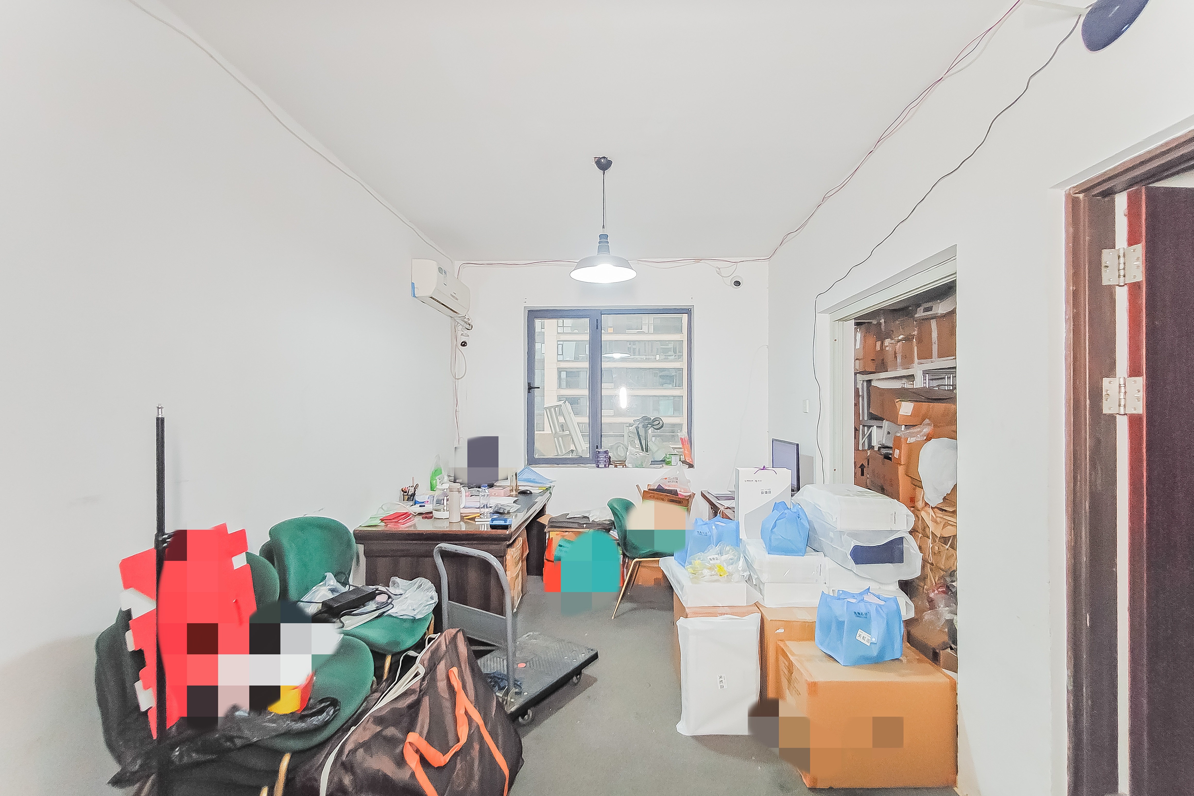 三万英尺  4室2厅1卫    168.0万 三万英尺  4室2厅1卫    168.0万