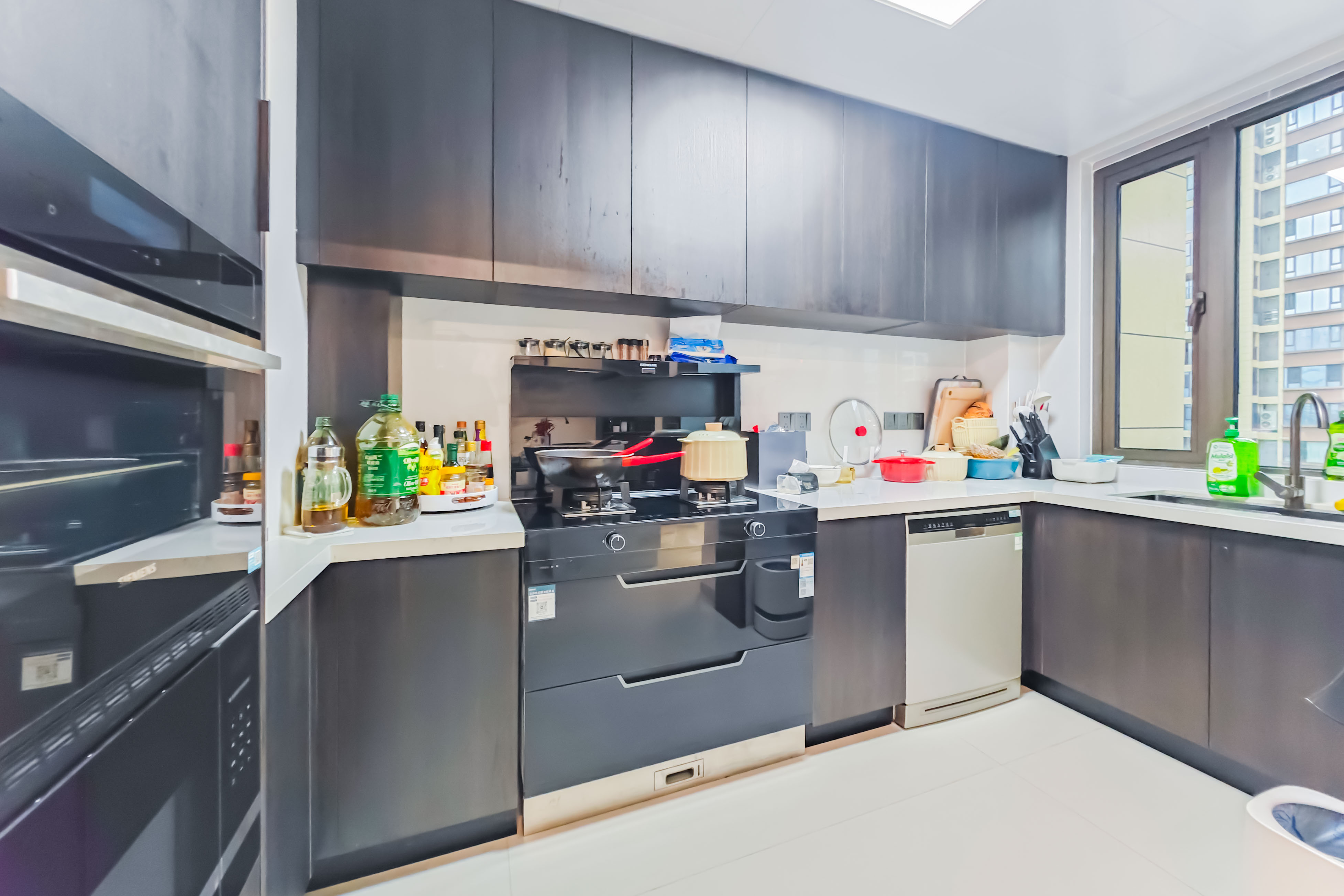 世茂璀璨天城  3室2厅2卫    220.0万厨房