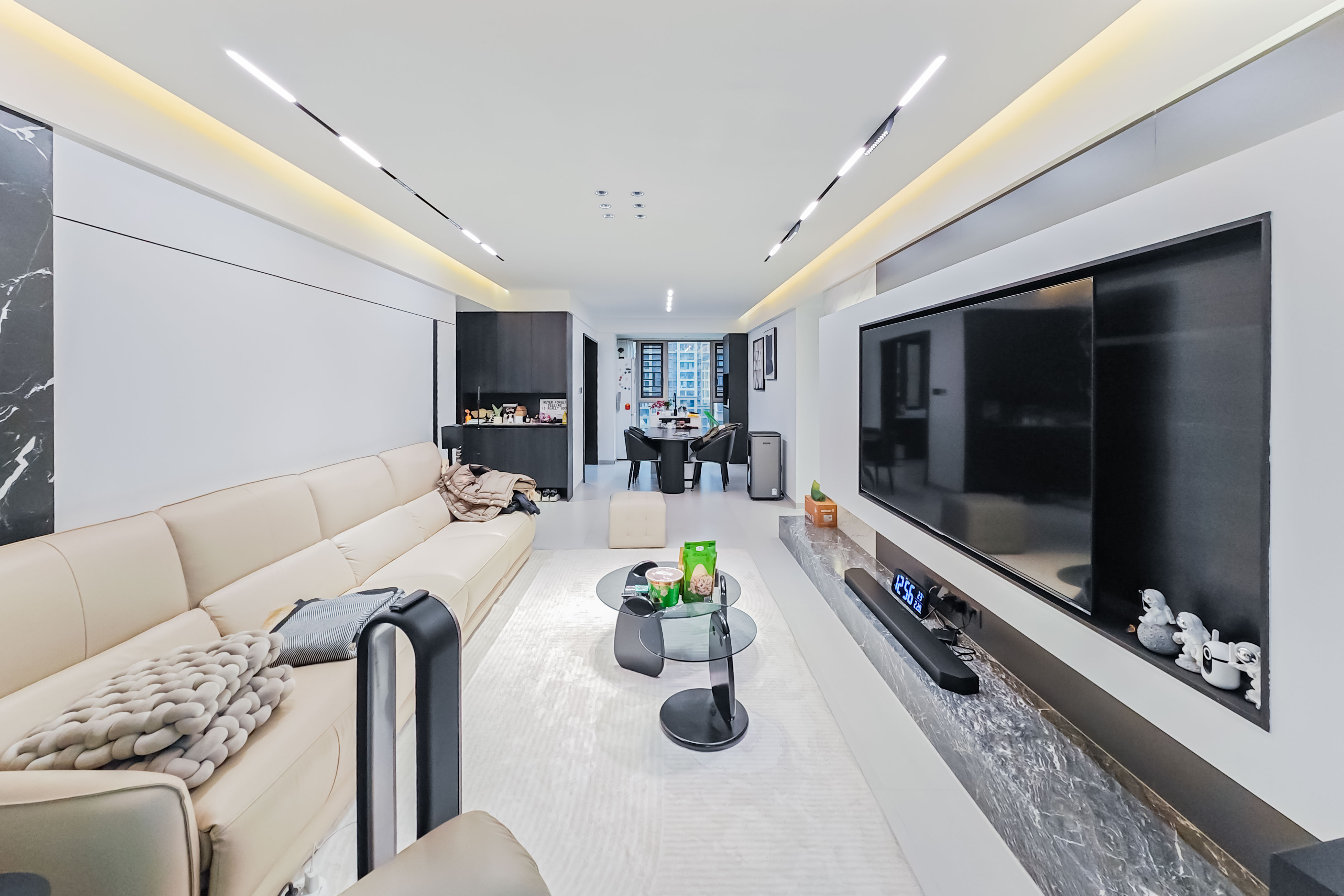 世茂璀璨天城  3室2厅2卫    220.0万客厅