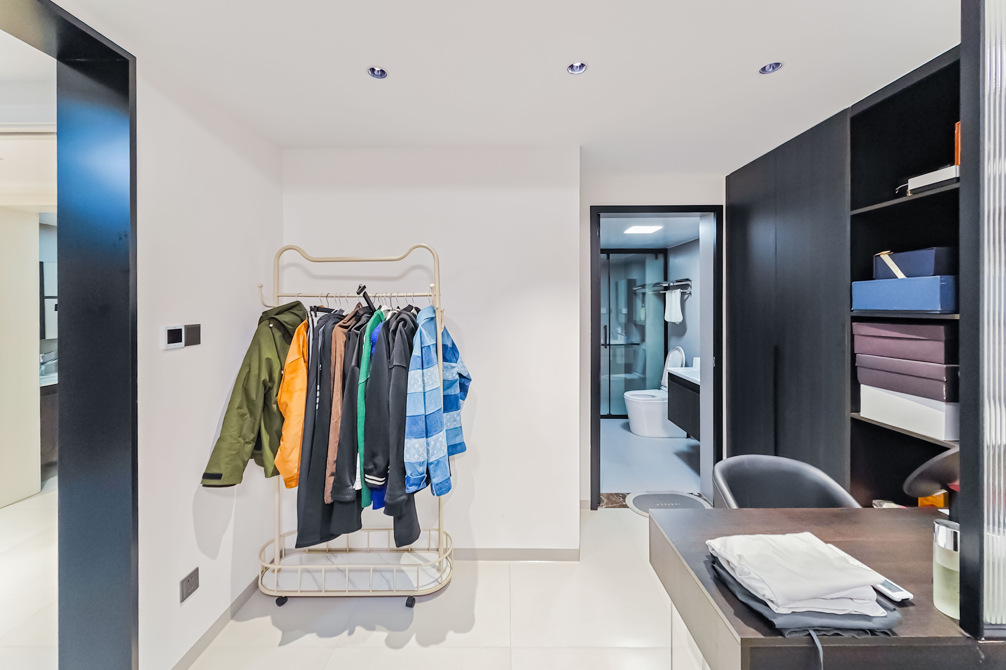 世茂璀璨天城  3室2厅2卫    220.0万卧室