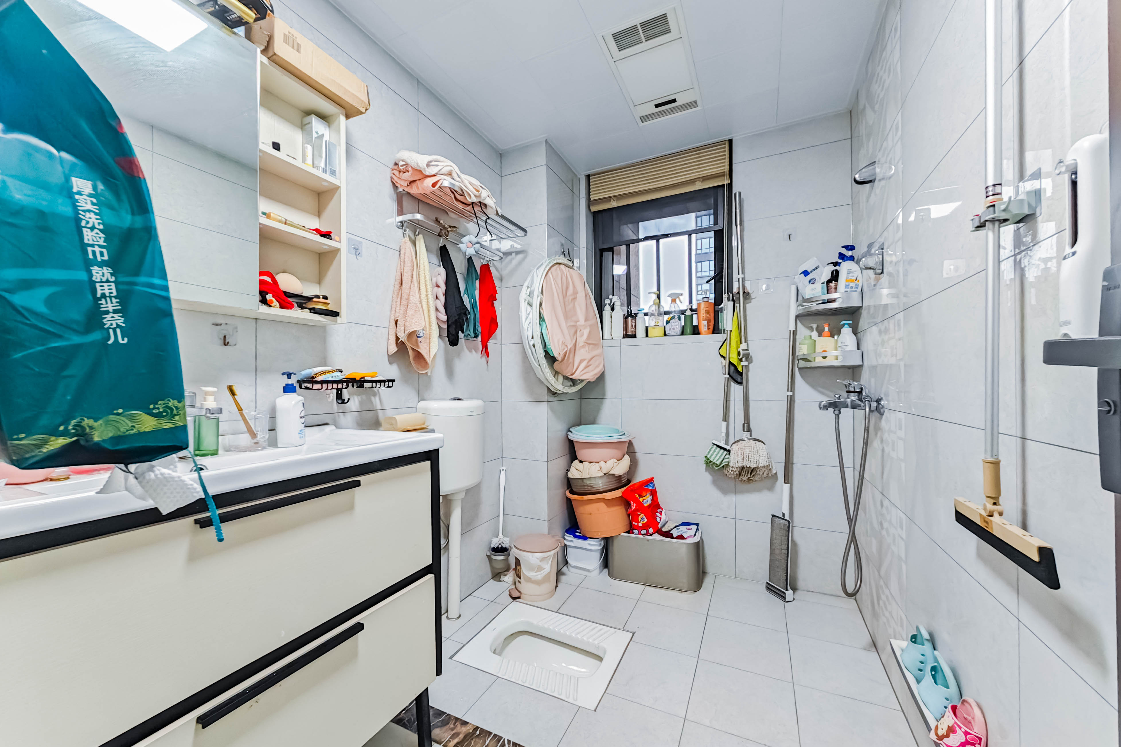 明昇壹城(明昇时代广场)二期  4室2厅2卫    208.0万 明昇壹城(明昇时代广场)二期  4室2厅2卫    208.0万卫生间