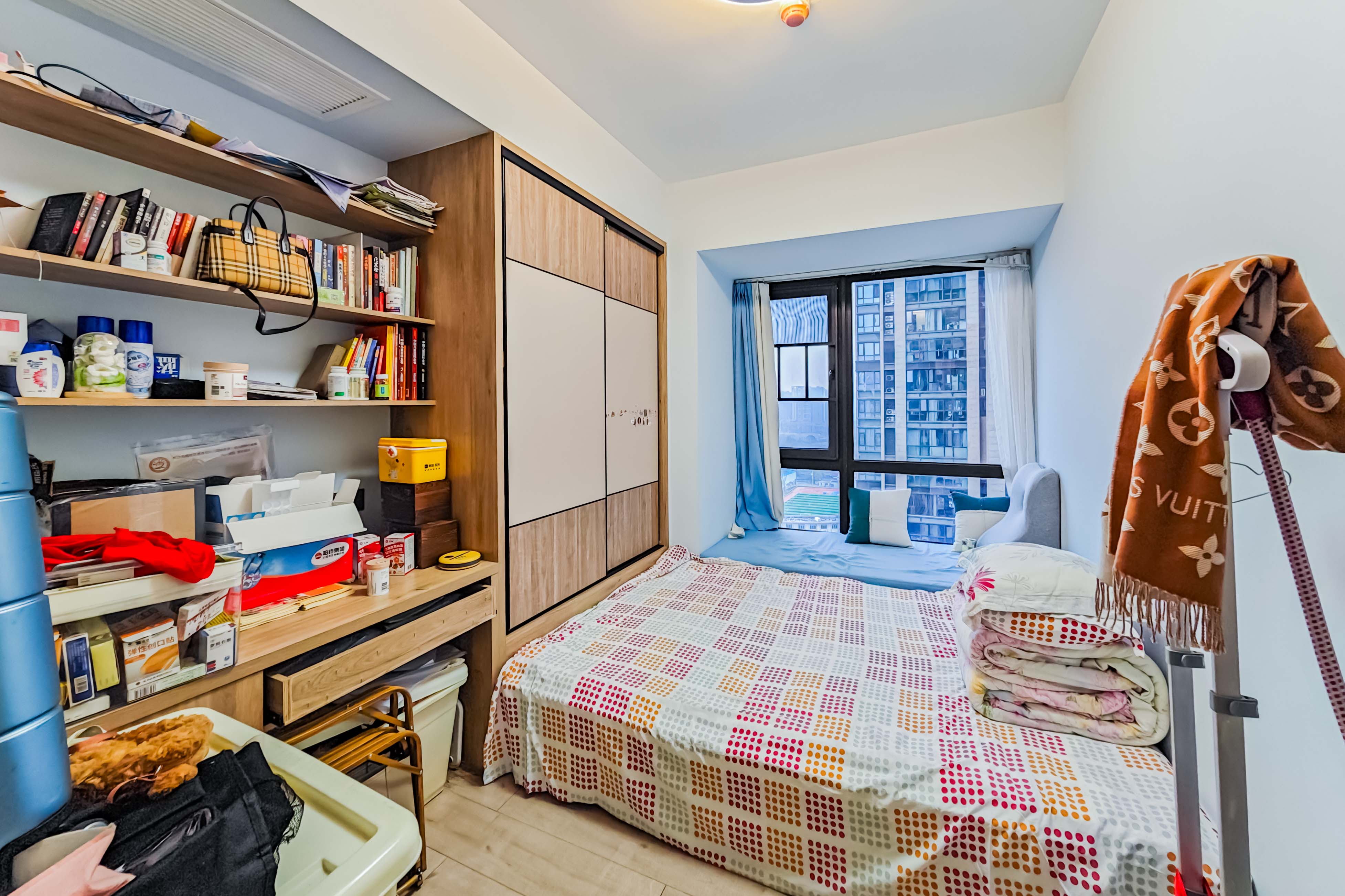 明昇壹城(明昇时代广场)二期  4室2厅2卫    208.0万 明昇壹城(明昇时代广场)二期  4室2厅2卫    208.0万卧室