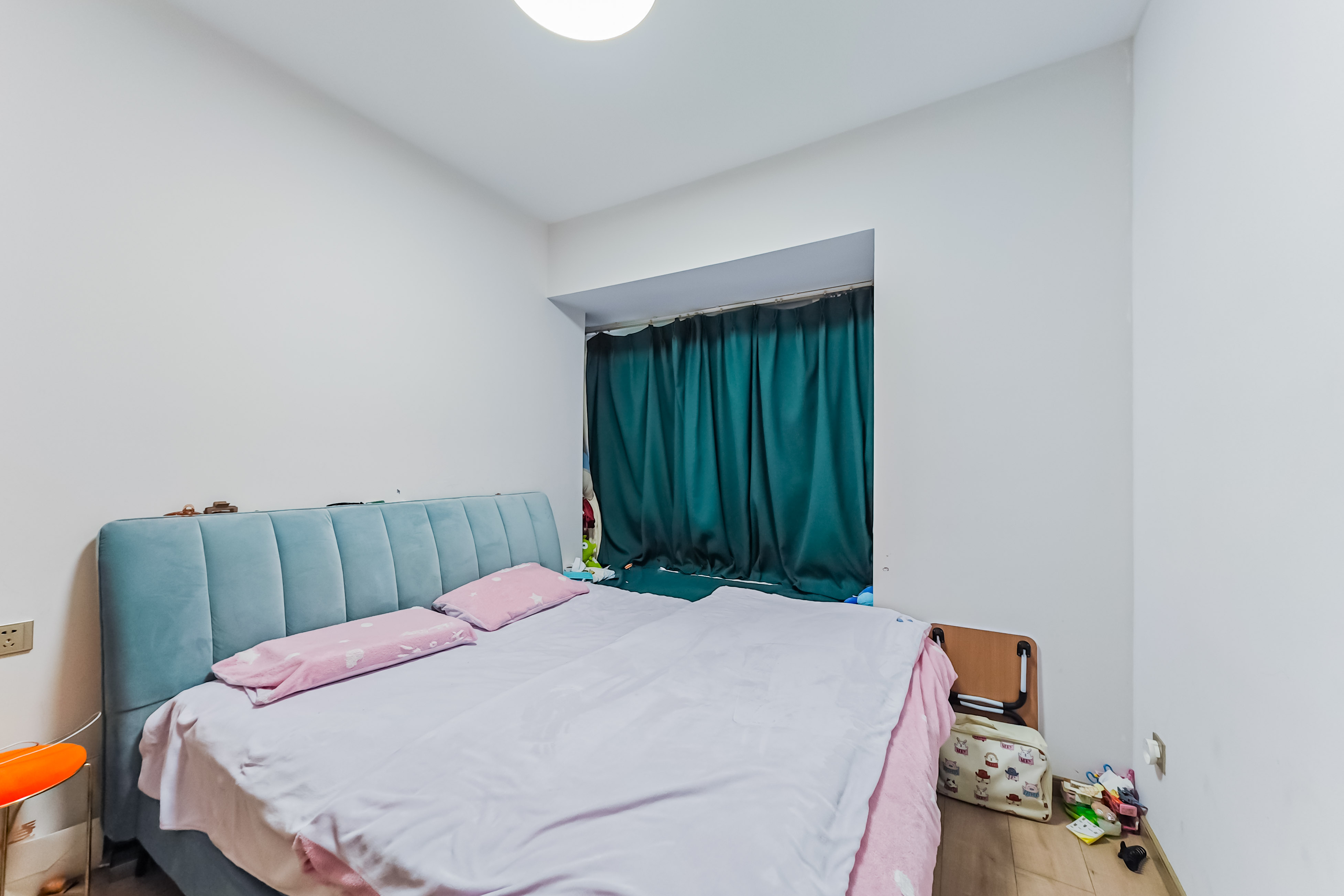 明昇壹城(明昇时代广场)二期  4室2厅2卫    208.0万 明昇壹城(明昇时代广场)二期  4室2厅2卫    208.0万卧室