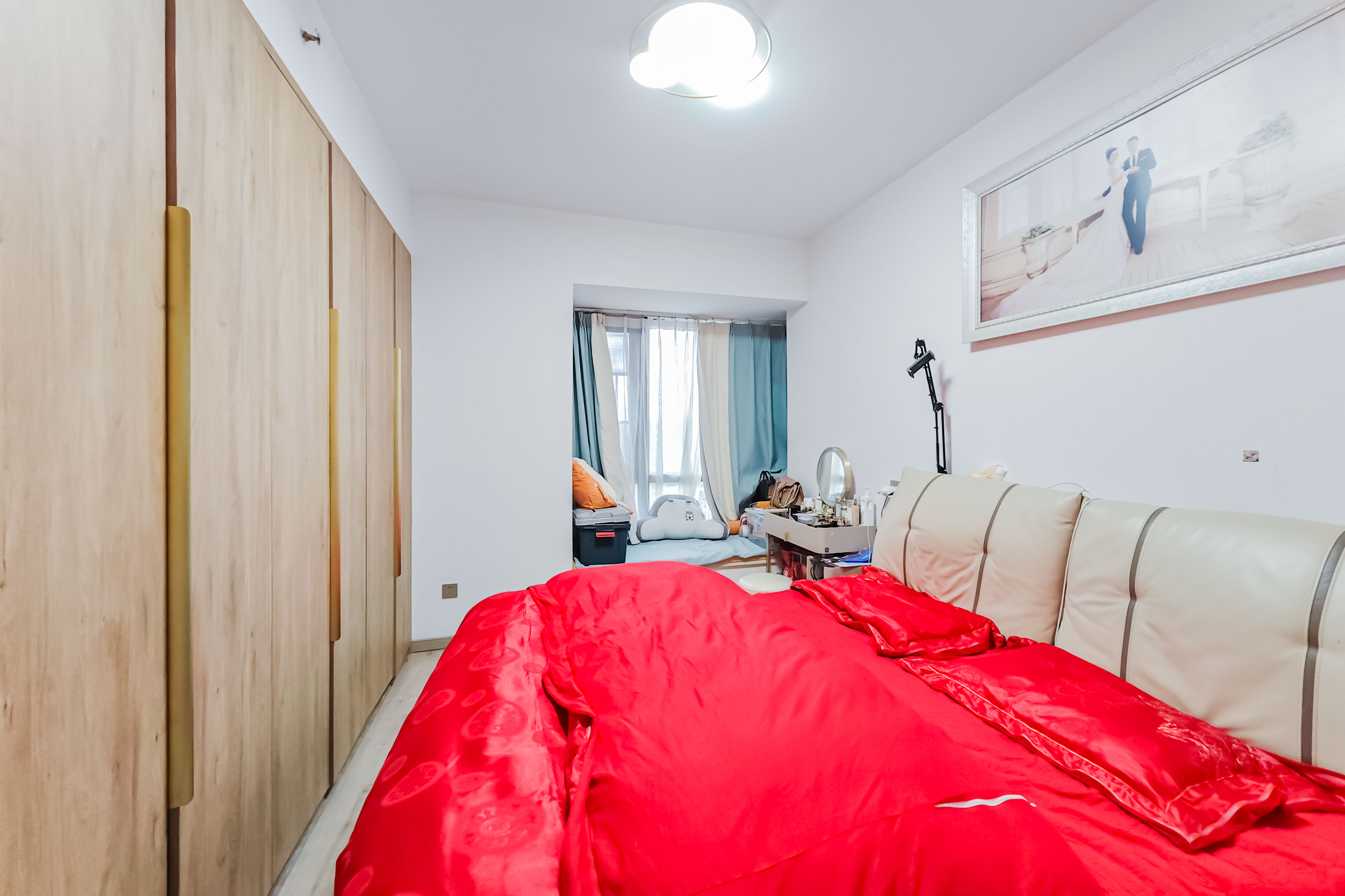 明昇壹城(明昇时代广场)二期  4室2厅2卫    208.0万 明昇壹城(明昇时代广场)二期  4室2厅2卫    208.0万卧室