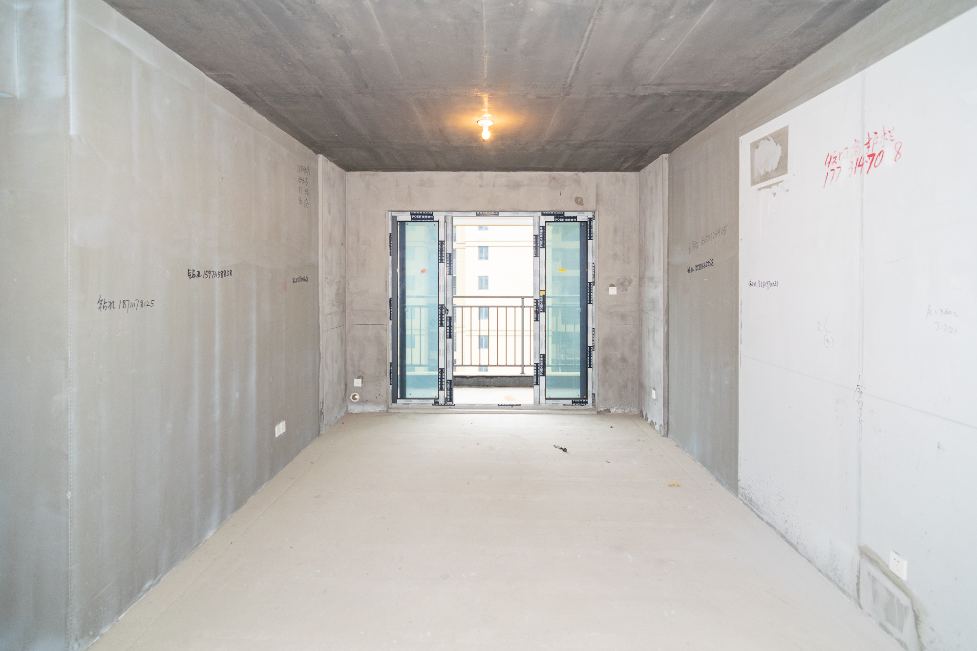 澳海澜庭 3室2厅1卫 68.0万 澳海澜庭 3室2厅1卫 68.0万客厅