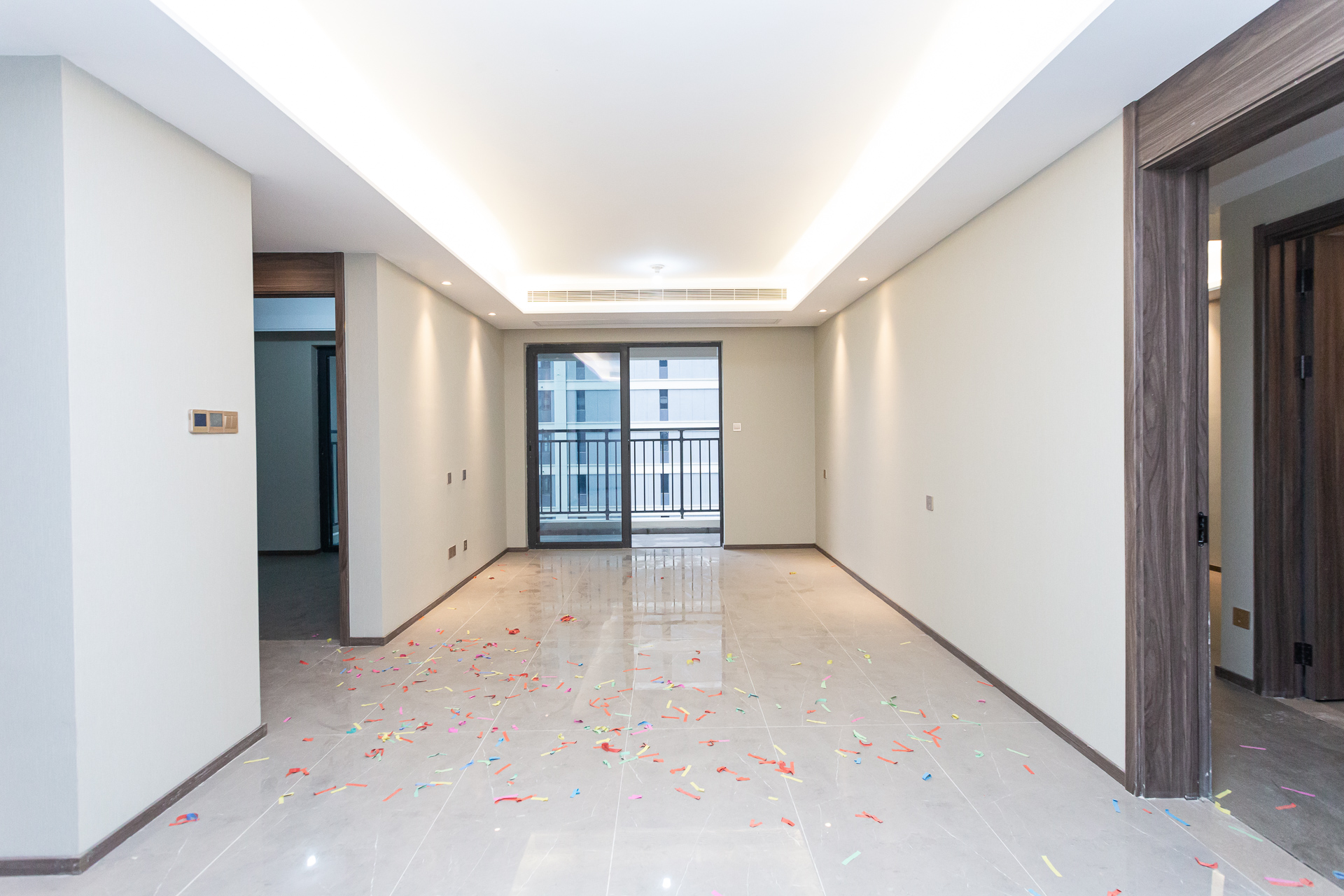 龙湖翠湖壹号 3室2厅1卫 116.0万 龙湖翠湖壹号 3室2厅1卫 116.0万客厅