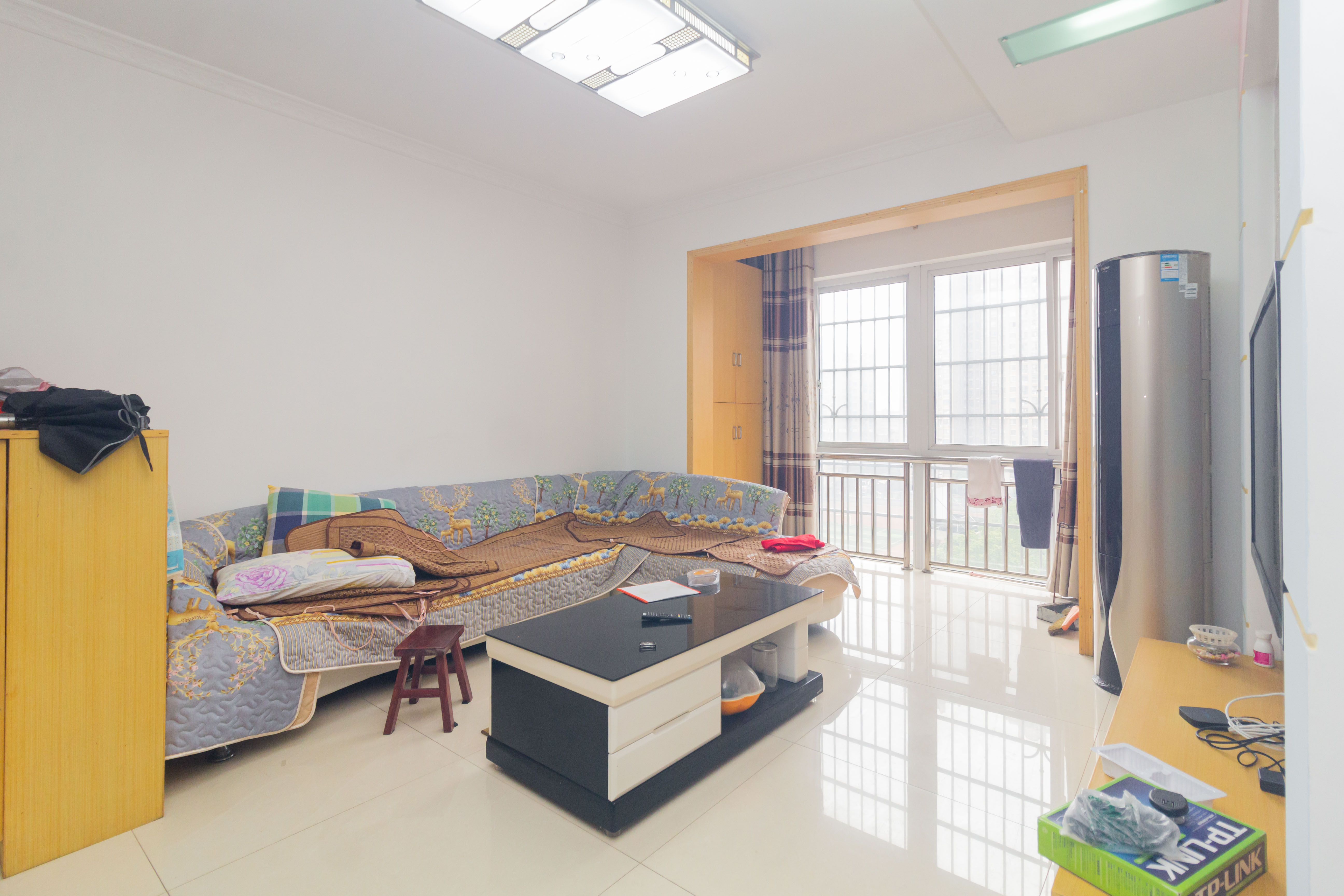 爵士湘  3室2厅2卫    68.0万客厅