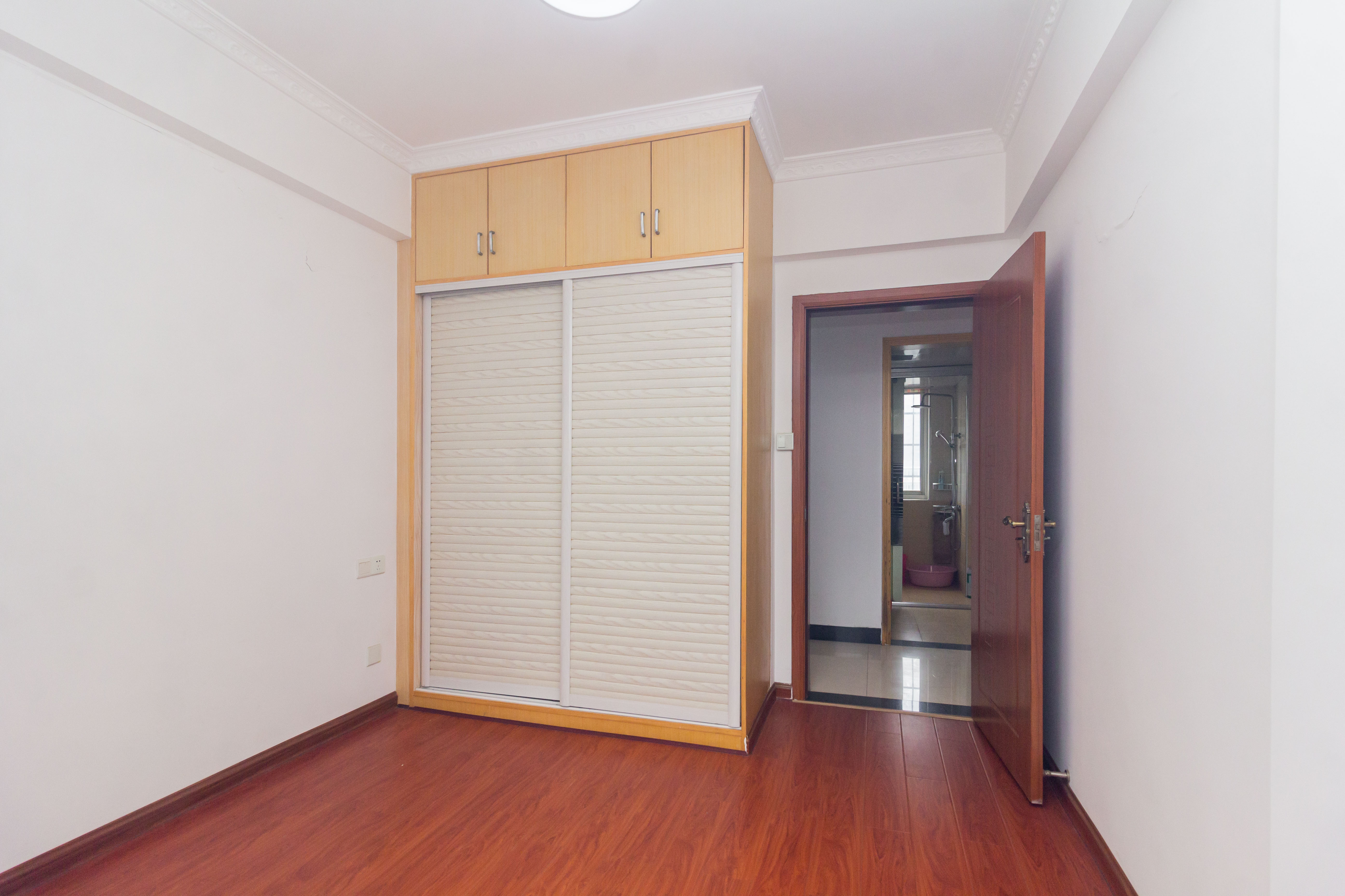 爵士湘  3室2厅2卫    68.0万 爵士湘  3室2厅2卫    68.0万卧室