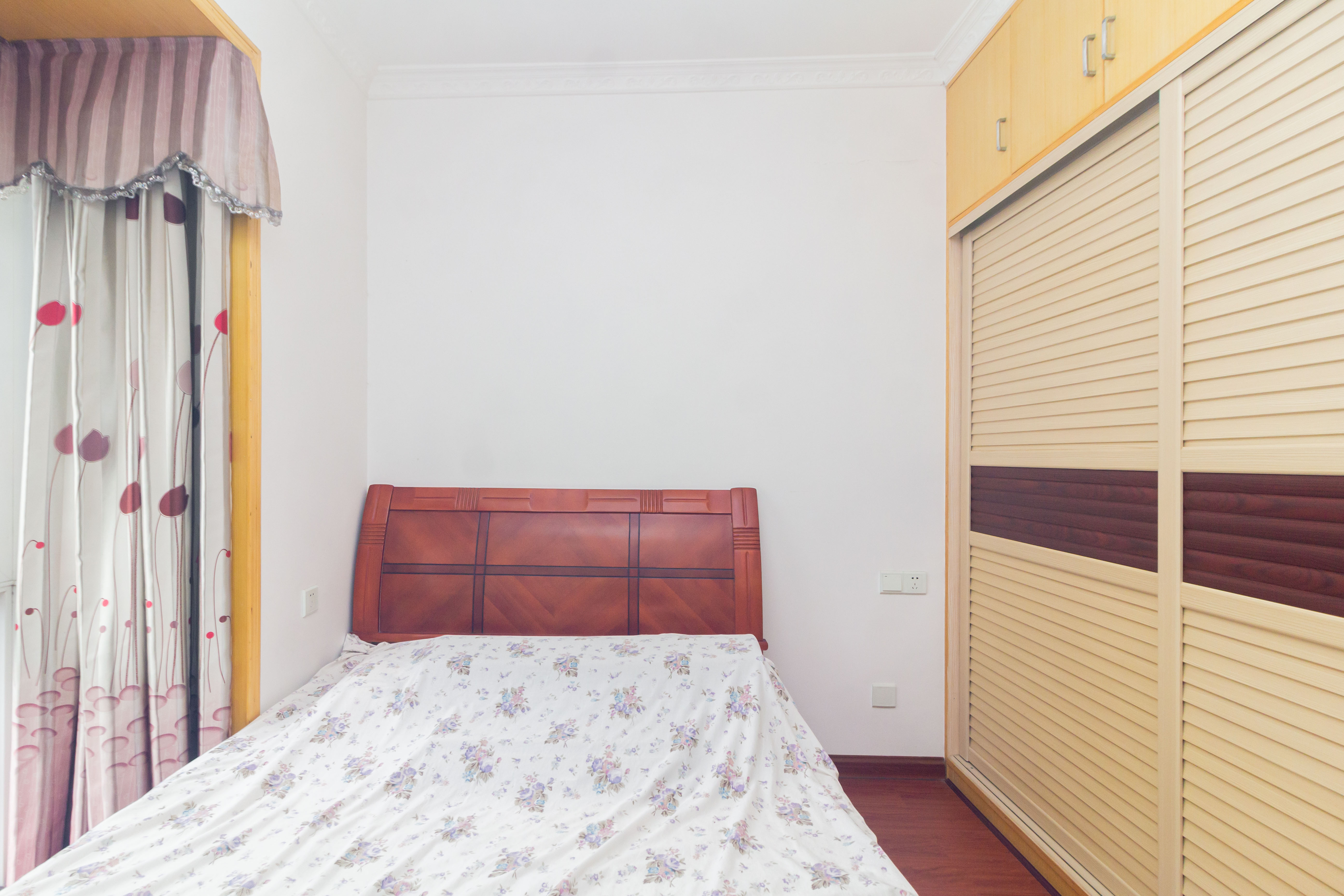 爵士湘  3室2厅2卫    68.0万卧室