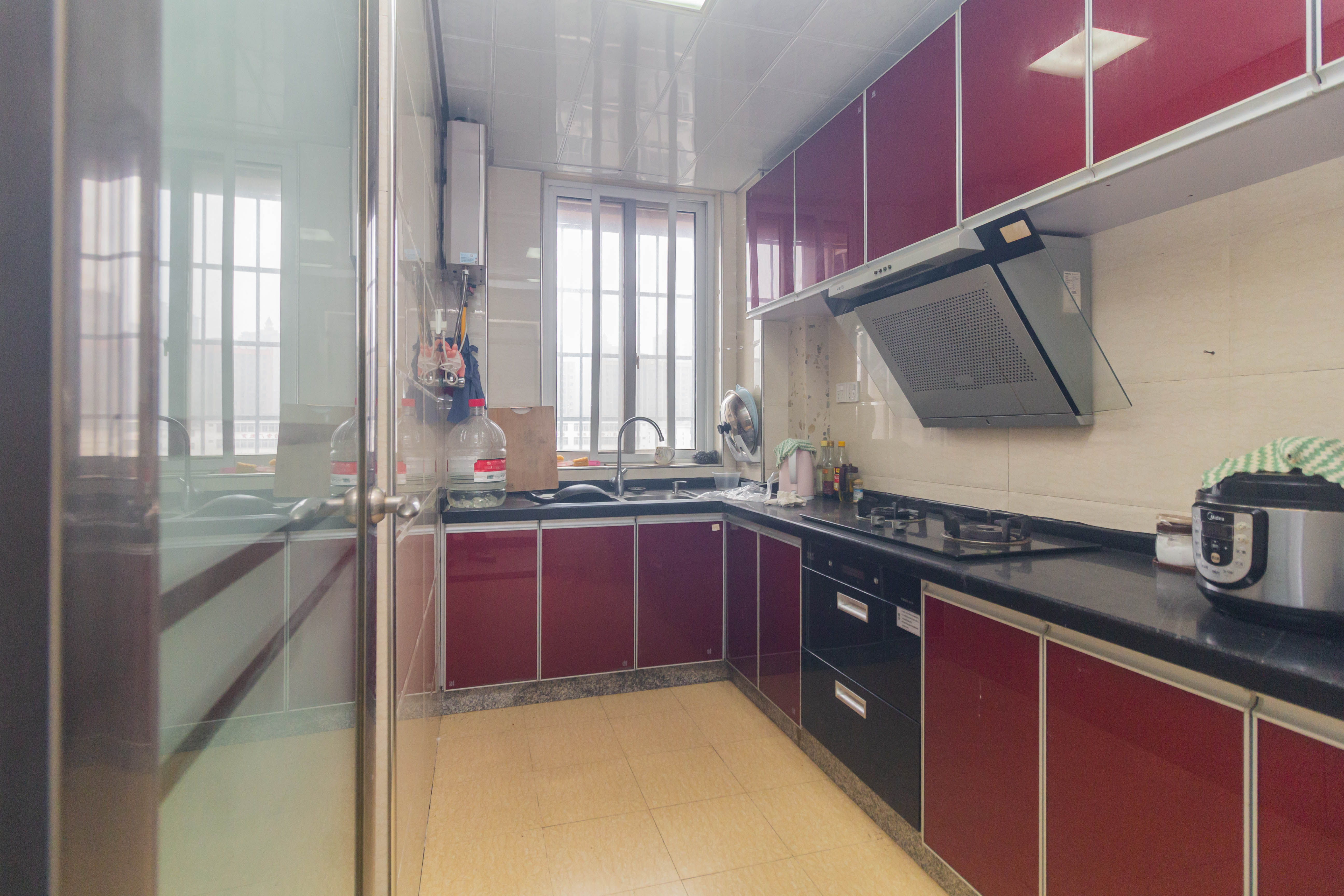 爵士湘  3室2厅2卫    68.0万厨房