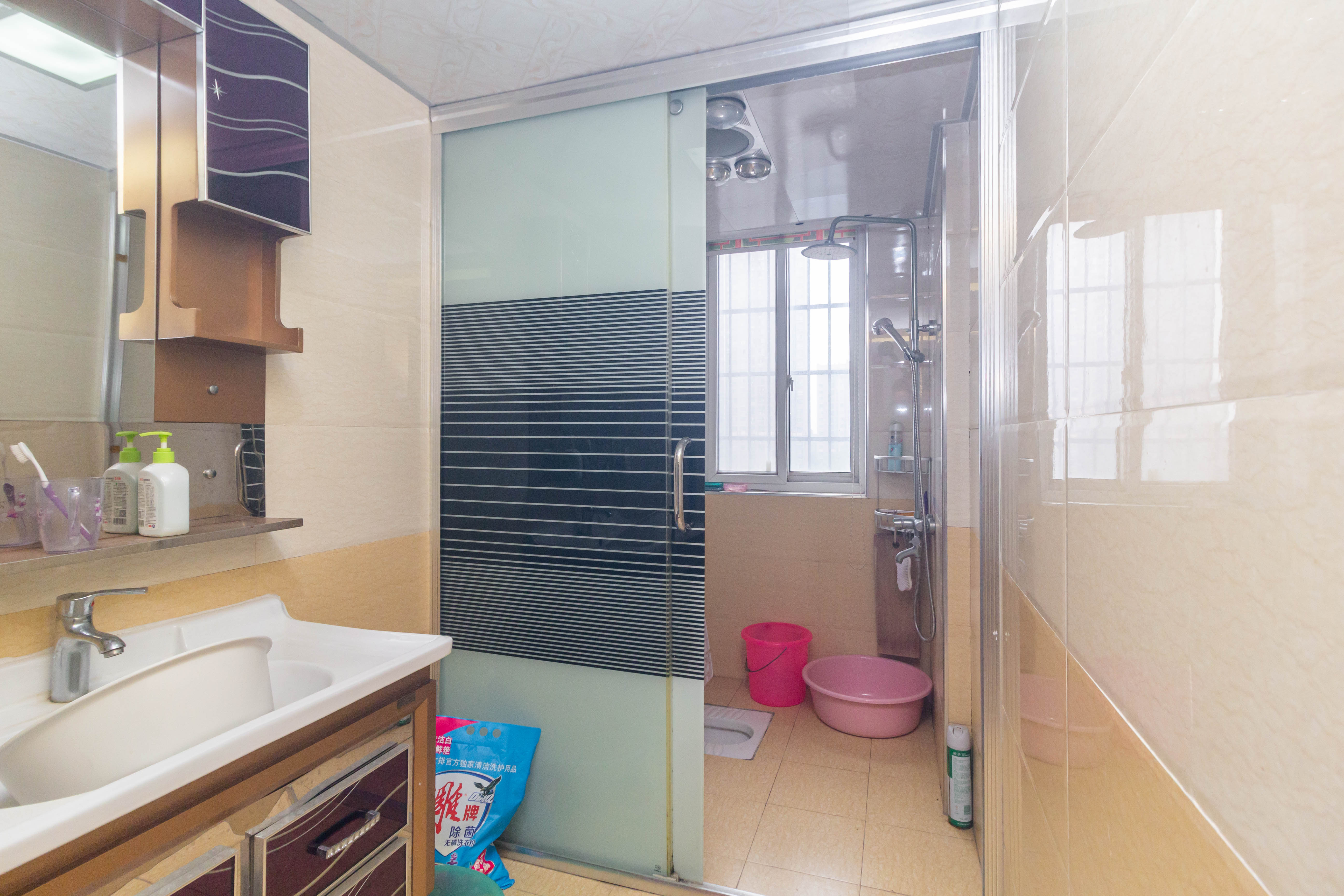 爵士湘  3室2厅2卫    68.0万 爵士湘  3室2厅2卫    68.0万卫生间