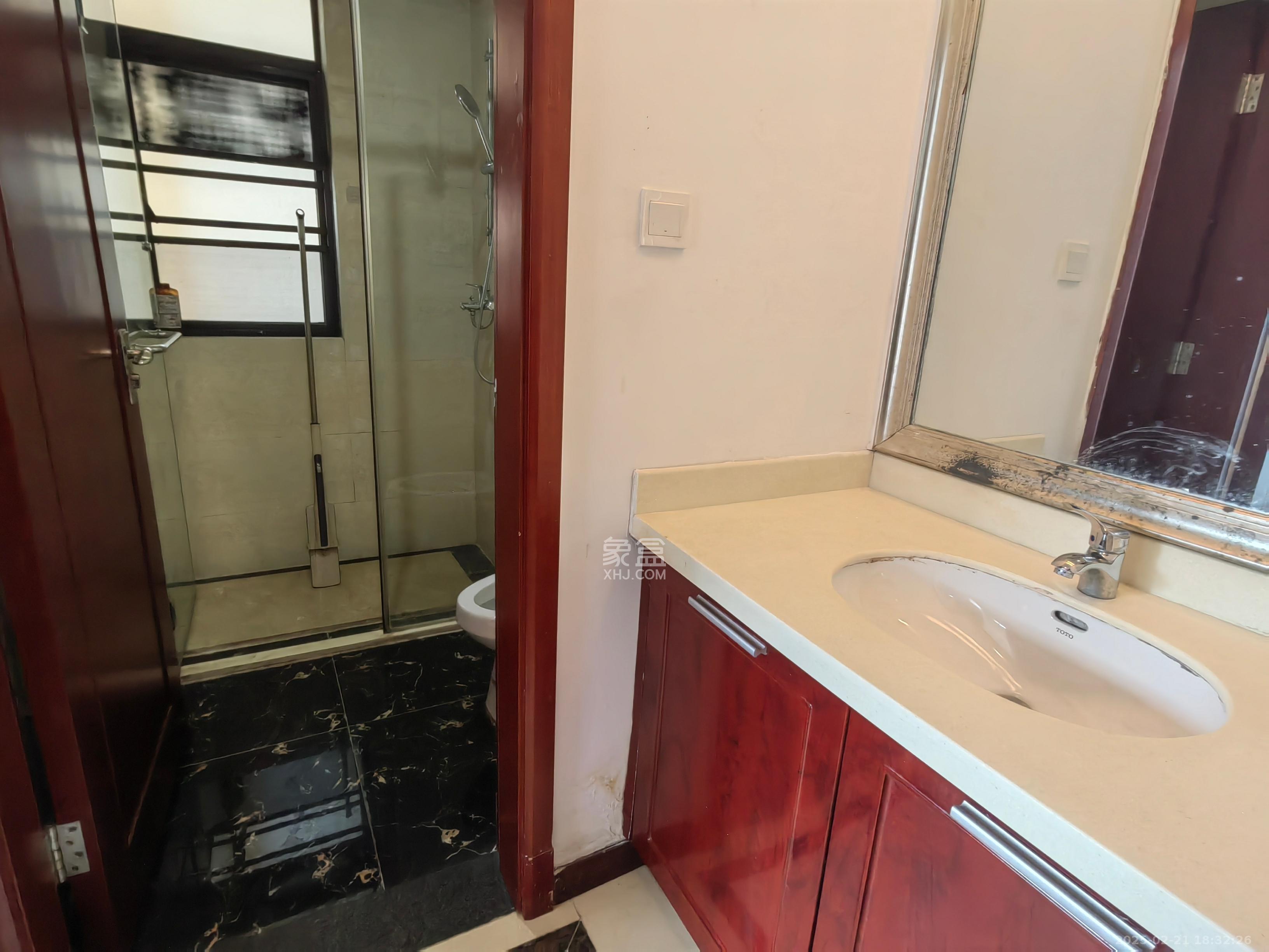 中海国际四期  2室2厅1卫    2000.0元/月 中海国际四期  2室2厅1卫    2000.0元/月室内图