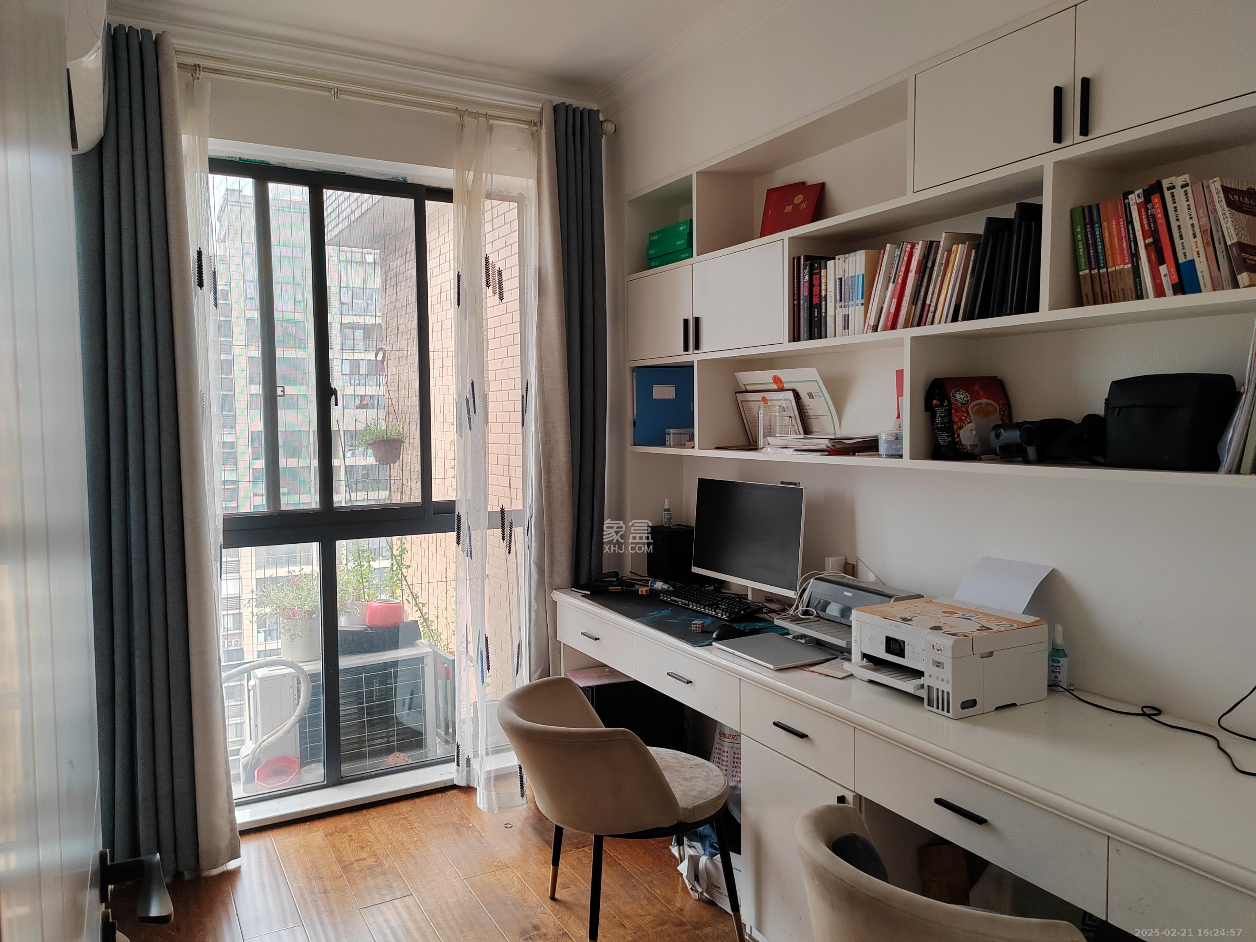 玛丽的花园(金色阳光家园)  4室2厅1卫    3000.0元/月 玛丽的花园(金色阳光家园)  4室2厅1卫    3000.0元/月室内图