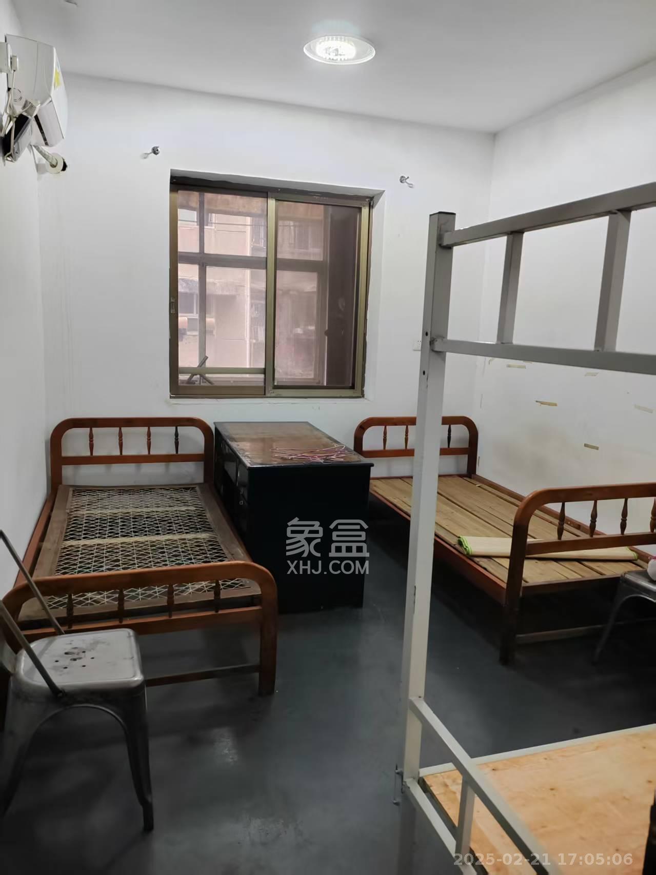 消防大厦宿舍楼 4室1厅1卫 3000.0元/月 消防大厦宿舍楼 4室1厅1卫 3000.0元/月室内图