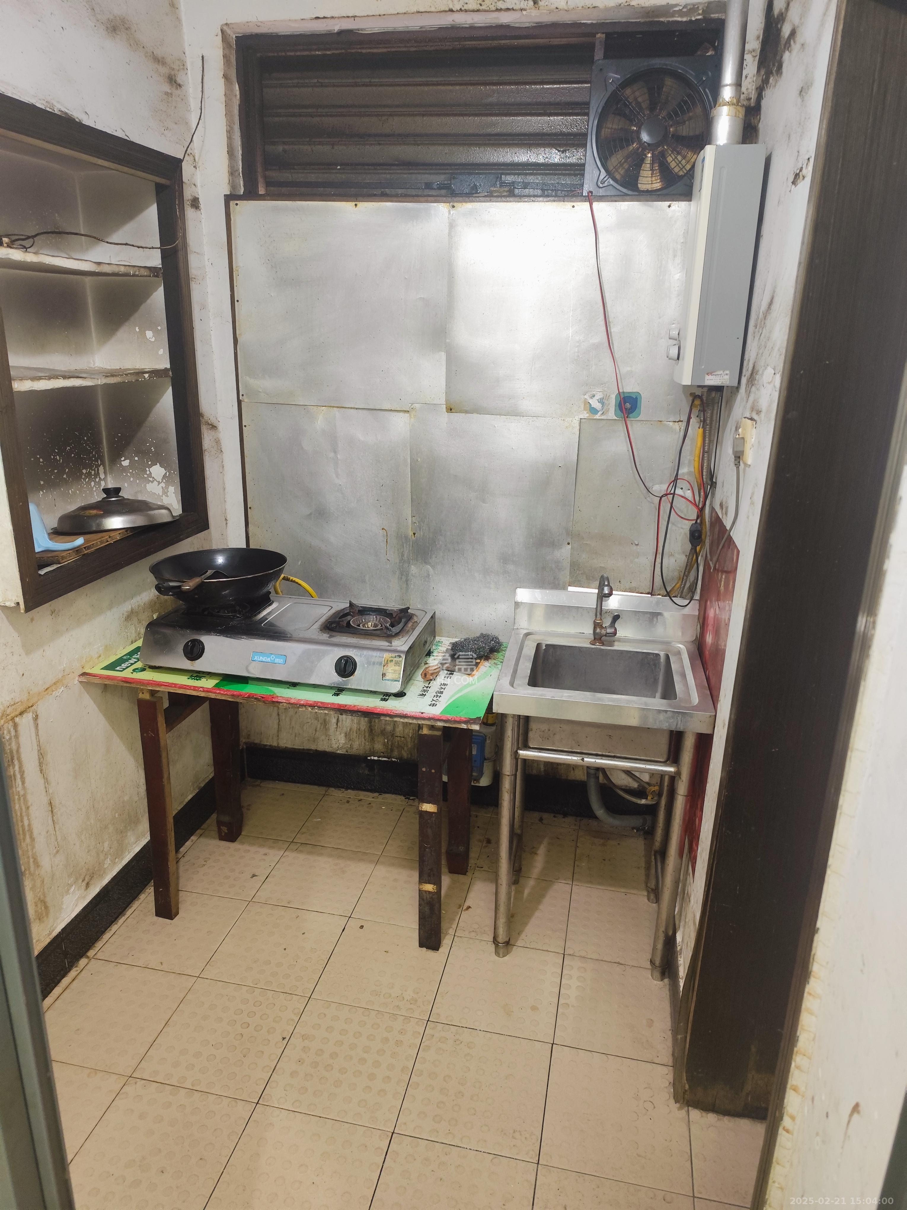 便河边人大宿舍(长沙市人大常委会家属区) 1室0厅1卫 3000.0元/月 便河边人大宿舍(长沙市人大常委会家属区) 1室0厅1卫 3000.0元/月室内图