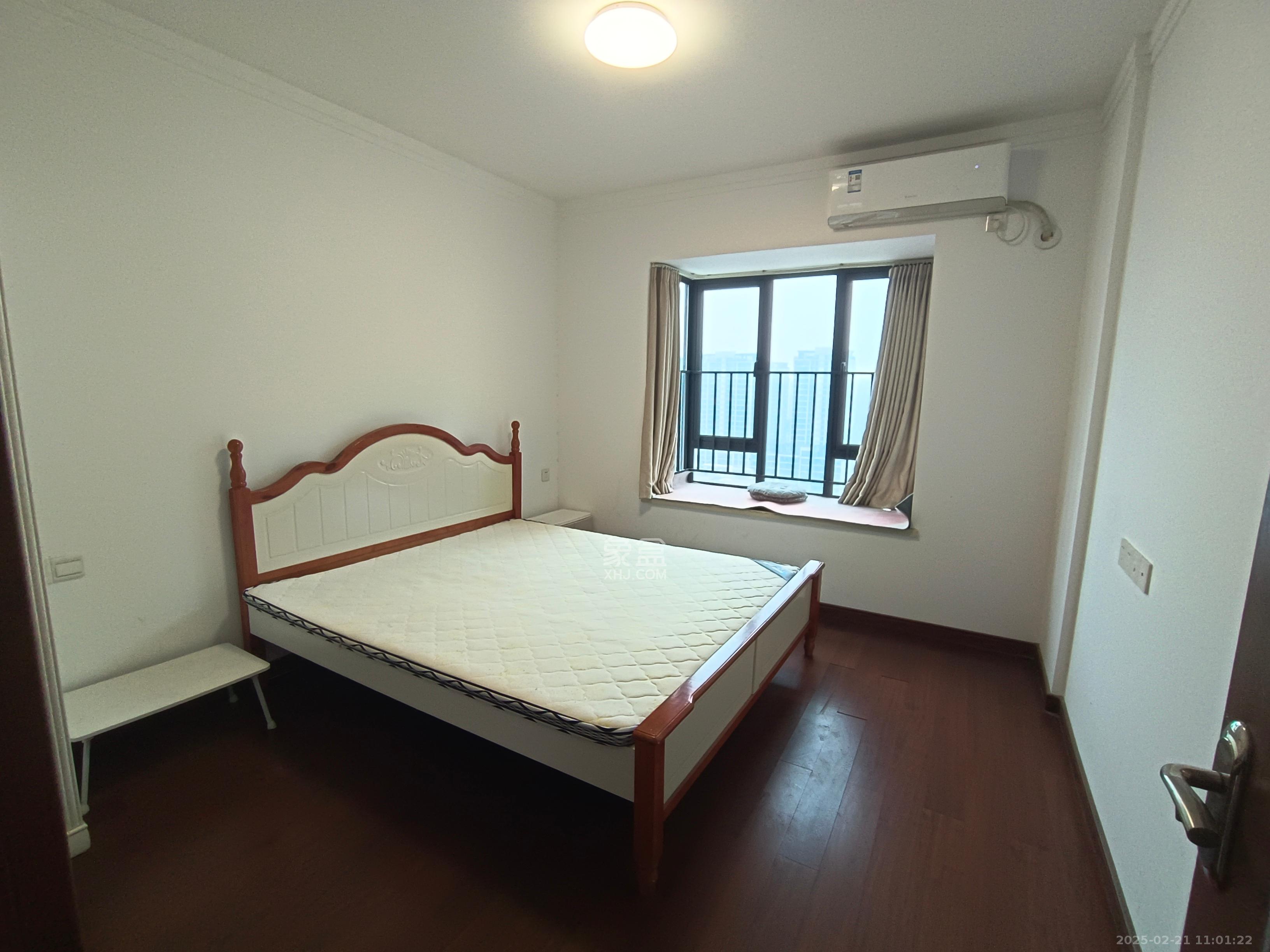 万润滨江天著  5室2厅2卫   2650.00元/月室内图