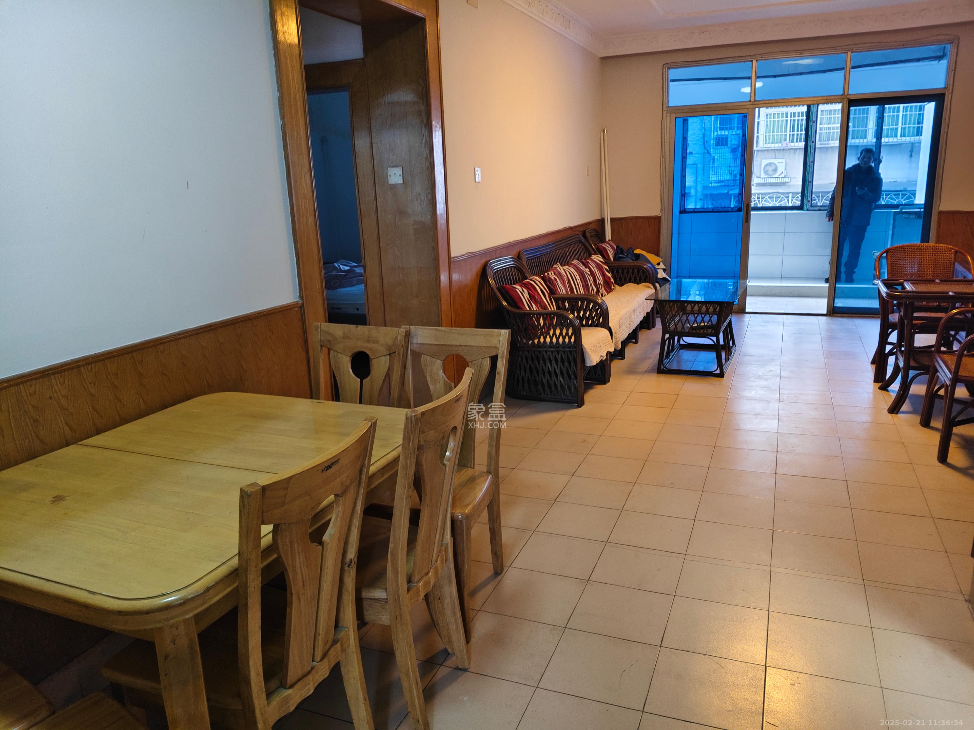 湖南石油化学工业局小区（侯家塘化工厅）  3室1厅1卫   2300.00元/月室内图