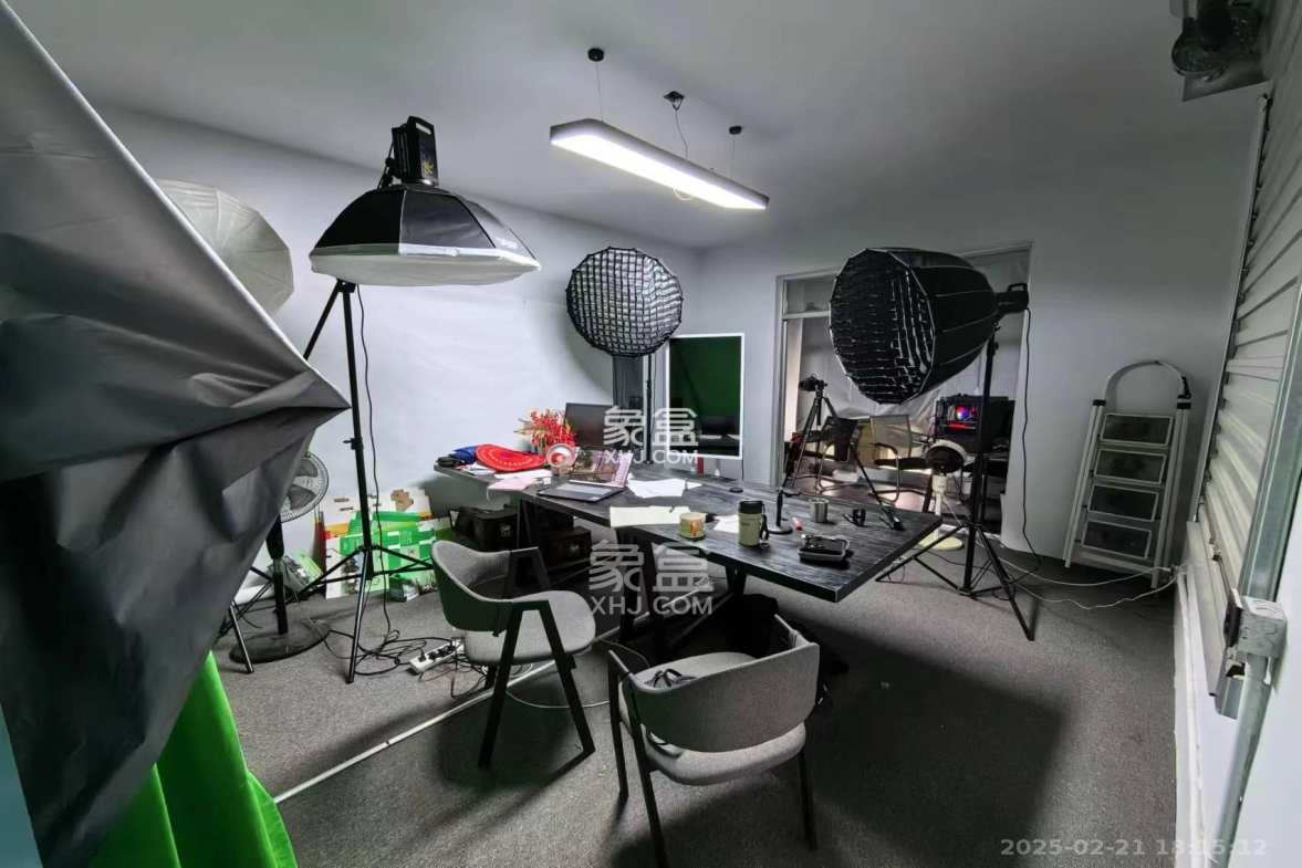 天一康园(湖南电力科技园) 5室2厅2卫 4200.0元/月 天一康园(湖南电力科技园) 5室2厅2卫 4200.0元/月室内图