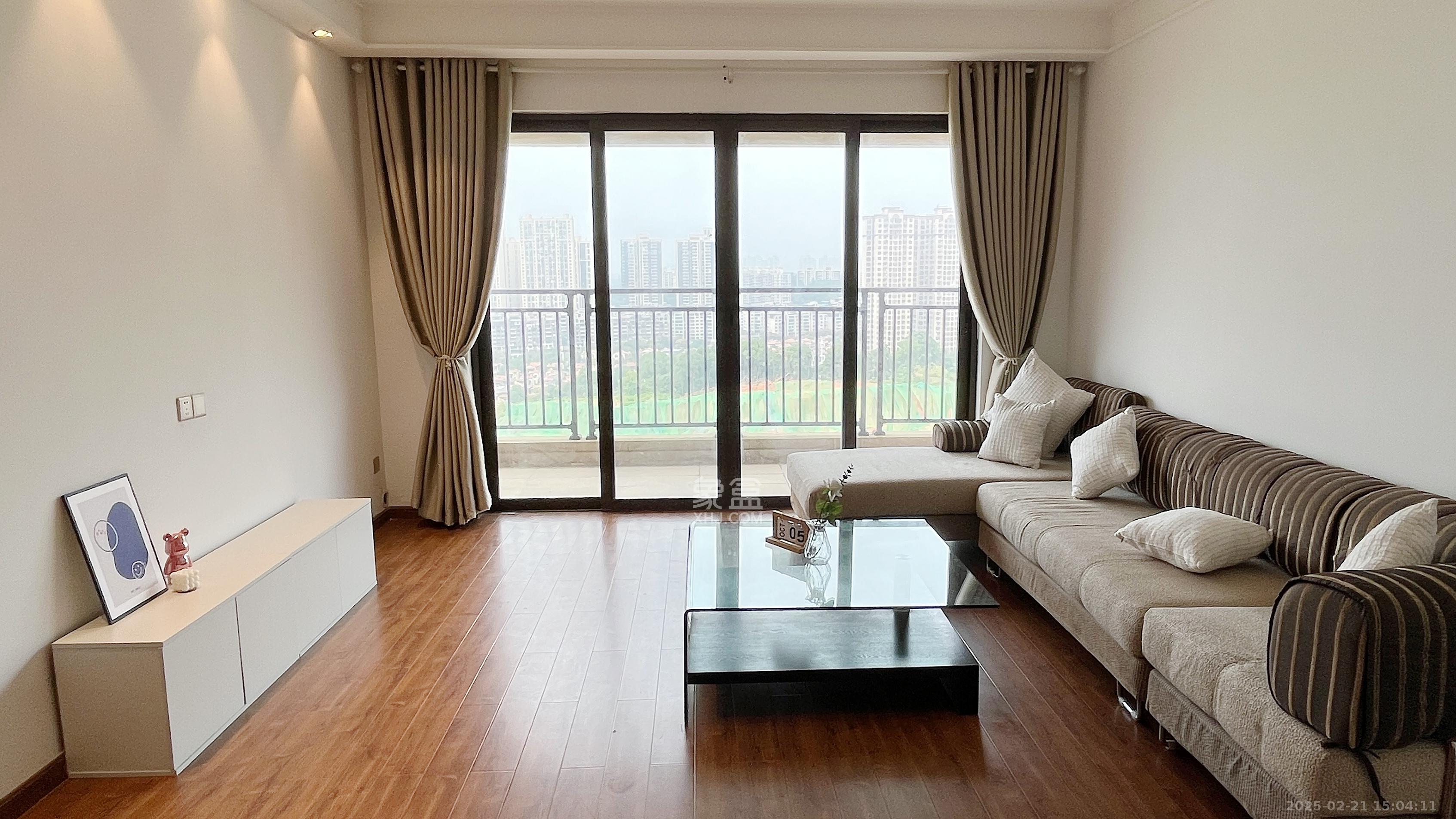 奥园誉景华府 3室2厅2卫 2600.0元/月 奥园誉景华府 3室2厅2卫 2600.0元/月室内图