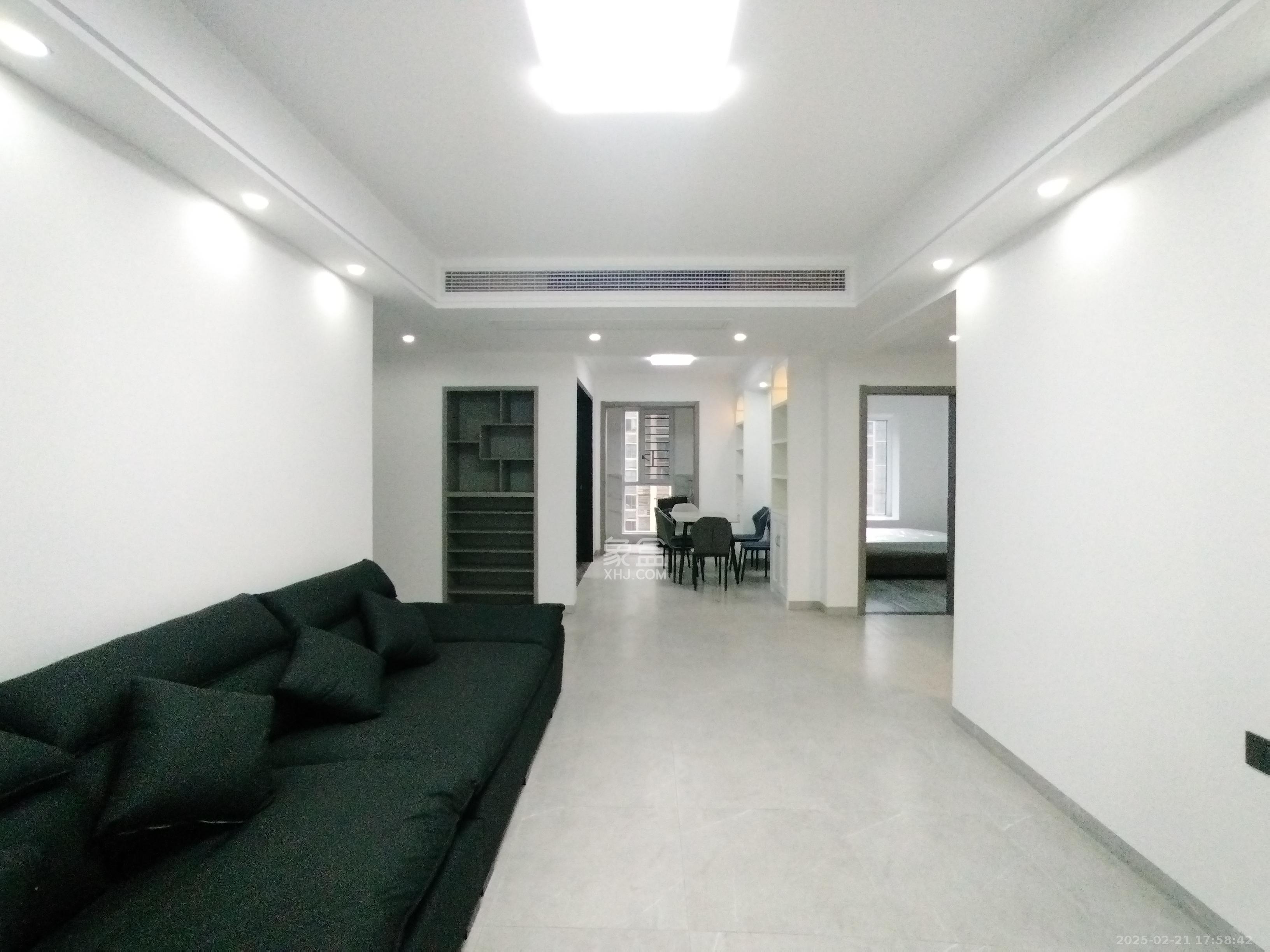 荣盛花语城  2室2厅2卫    2200.0元/月 荣盛花语城  2室2厅2卫    2200.0元/月室内图