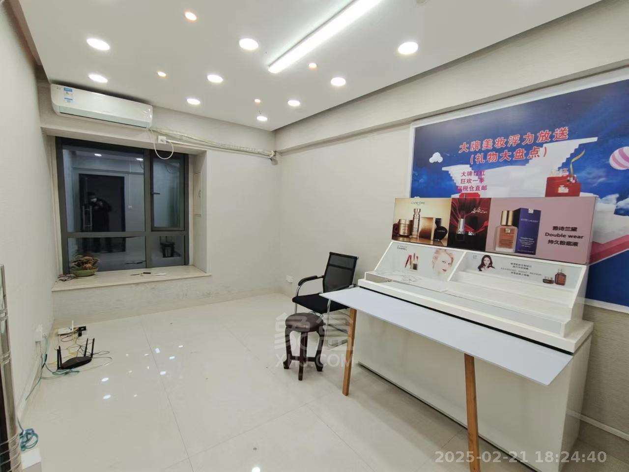 大汉希尔顿  1室1厅1卫    4800.0元/月 大汉希尔顿  1室1厅1卫    4800.0元/月