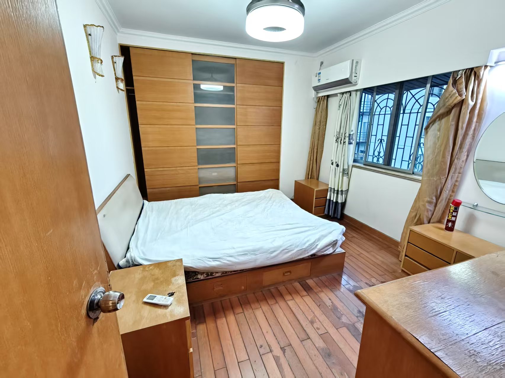 海南省人民医院宿舍区(秀英区)  4室2厅1卫    2200.0元/月 海南省人民医院宿舍区(秀英区)  4室2厅1卫    2200.0元/月室内图