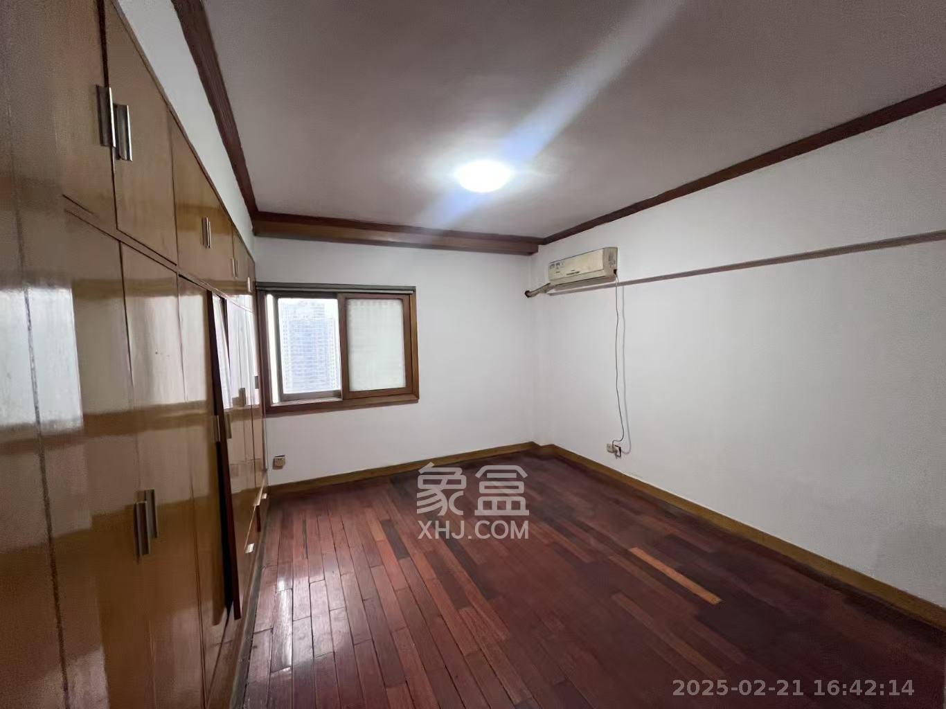 东成大厦  3室2厅2卫    3200.0元/月 东成大厦  3室2厅2卫    3200.0元/月