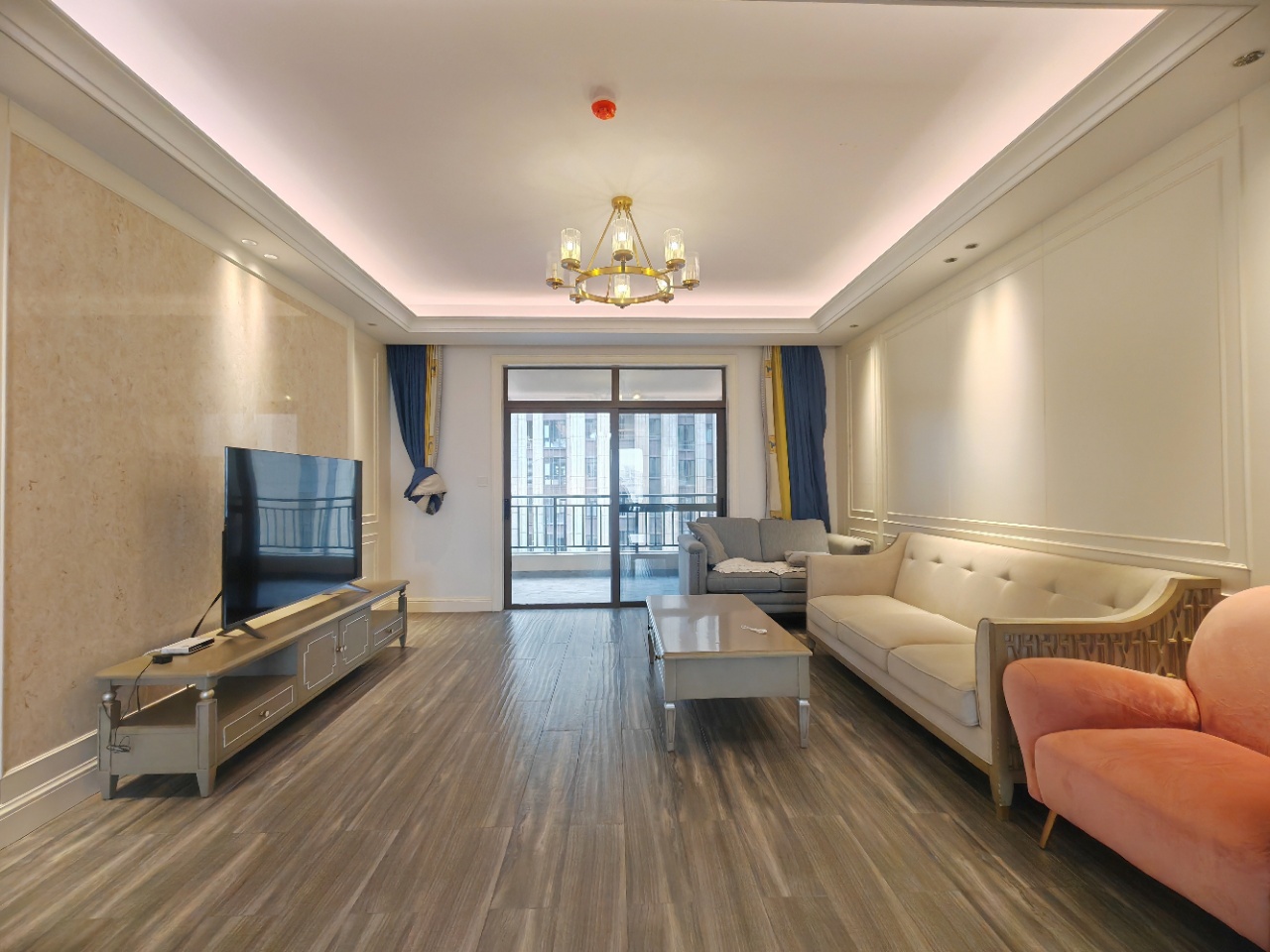 海航豪庭北苑 5室2厅4卫 552.0万 海航豪庭北苑 5室2厅4卫 552.0万客厅