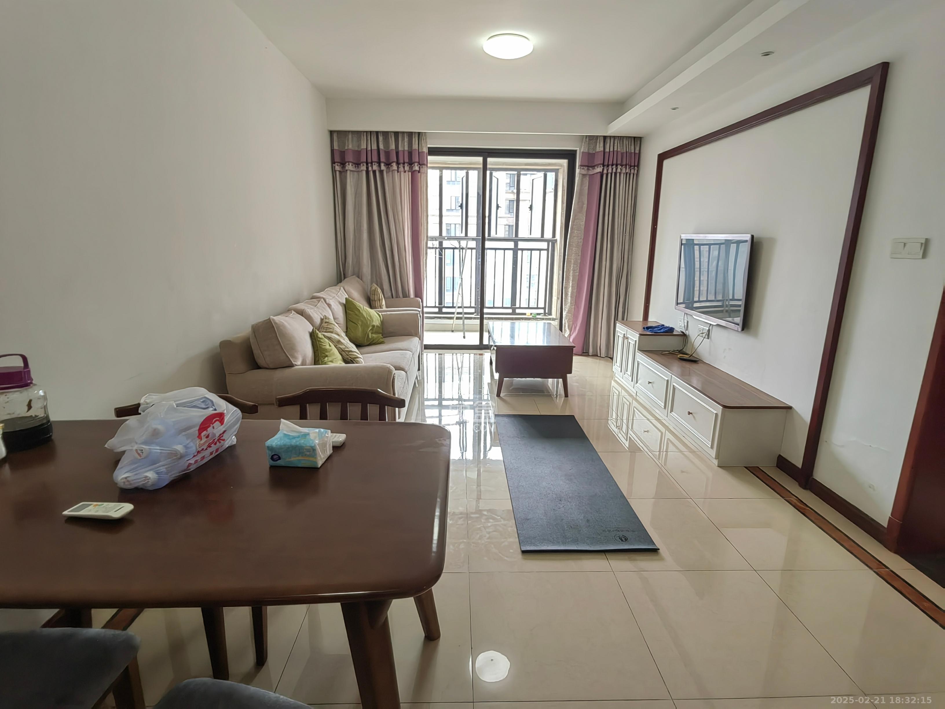 中海国际四期  2室2厅1卫    2000.0元/月 中海国际四期  2室2厅1卫    2000.0元/月室内图