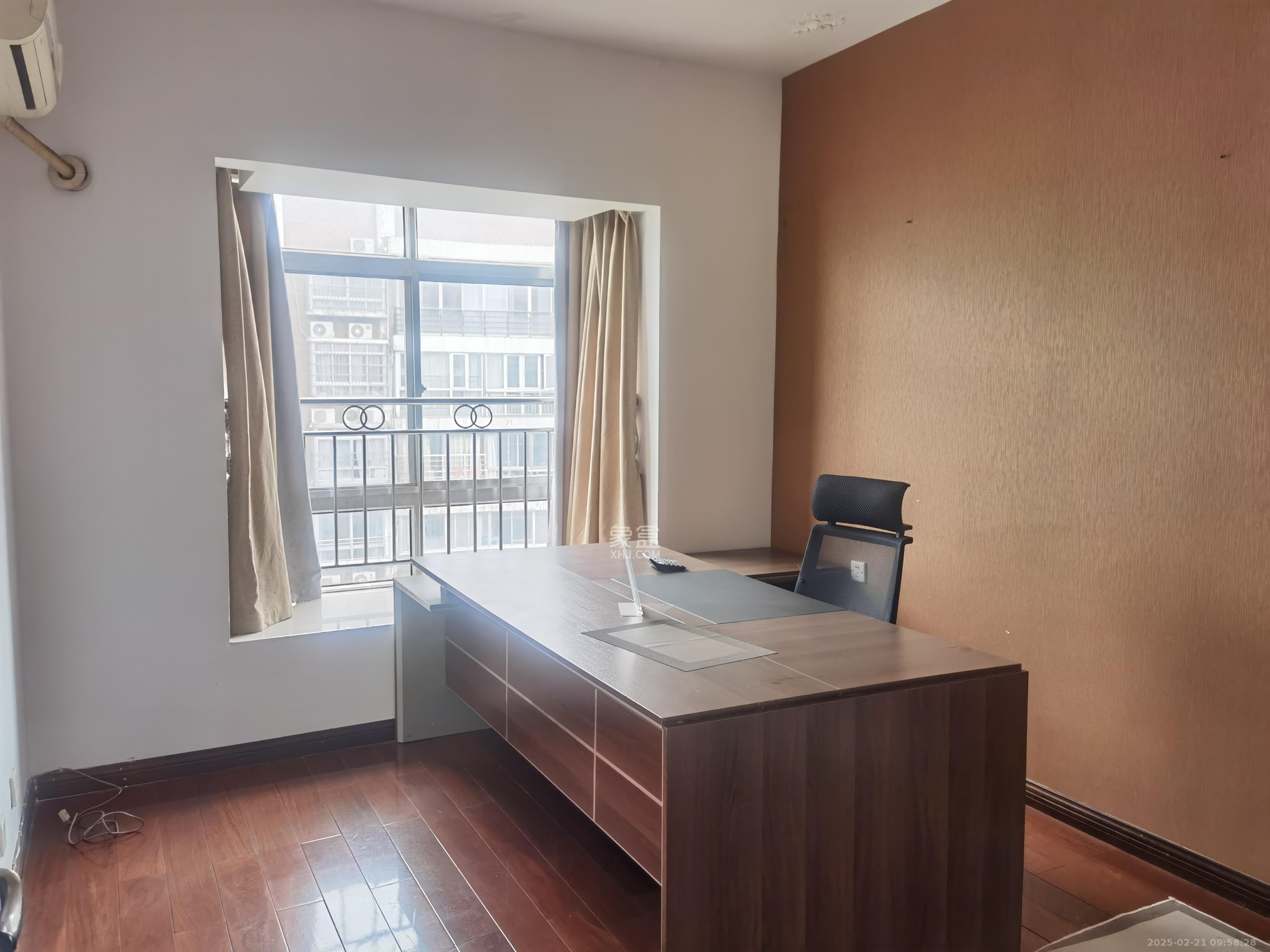 湘林家园(湘林小区电梯房) 4室2厅1卫 2600.0元/月 湘林家园(湘林小区电梯房) 4室2厅1卫 2600.0元/月室内图