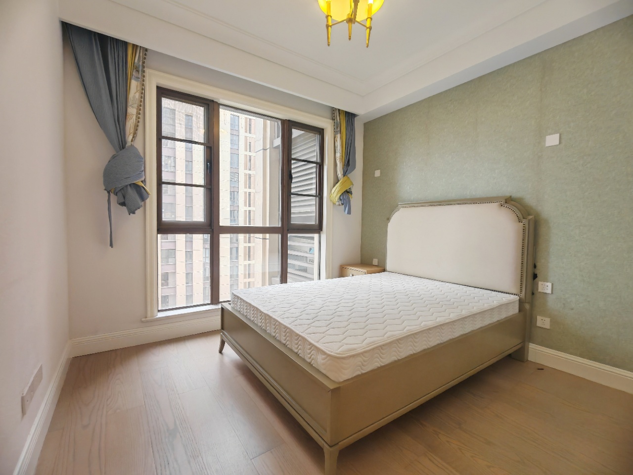 海航豪庭北苑 5室2厅4卫 552.0万 海航豪庭北苑 5室2厅4卫 552.0万客厅