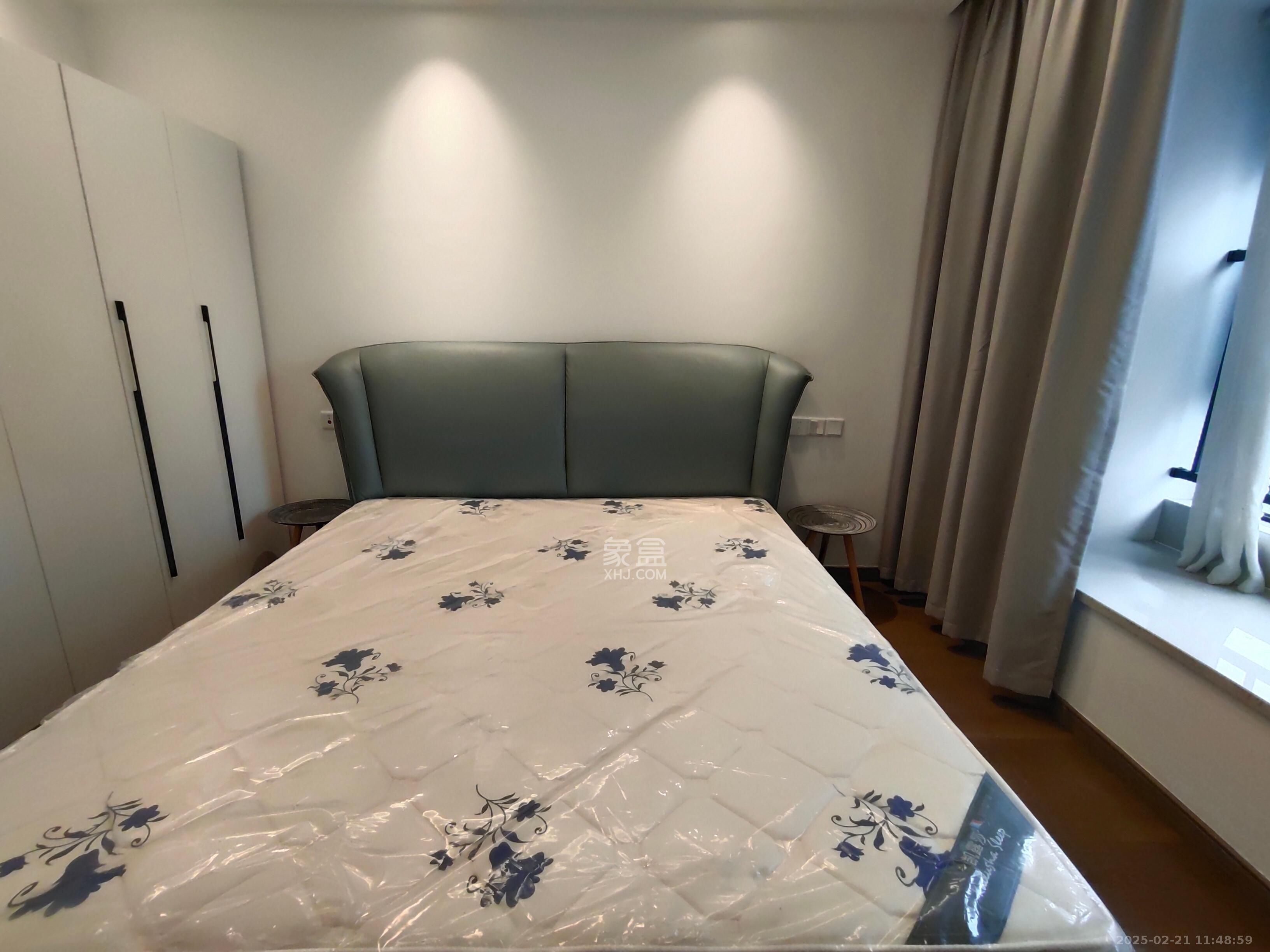 龙湖铂金中心（龙湖春江郦城）  3室2厅2卫   4300.00元/月室内图