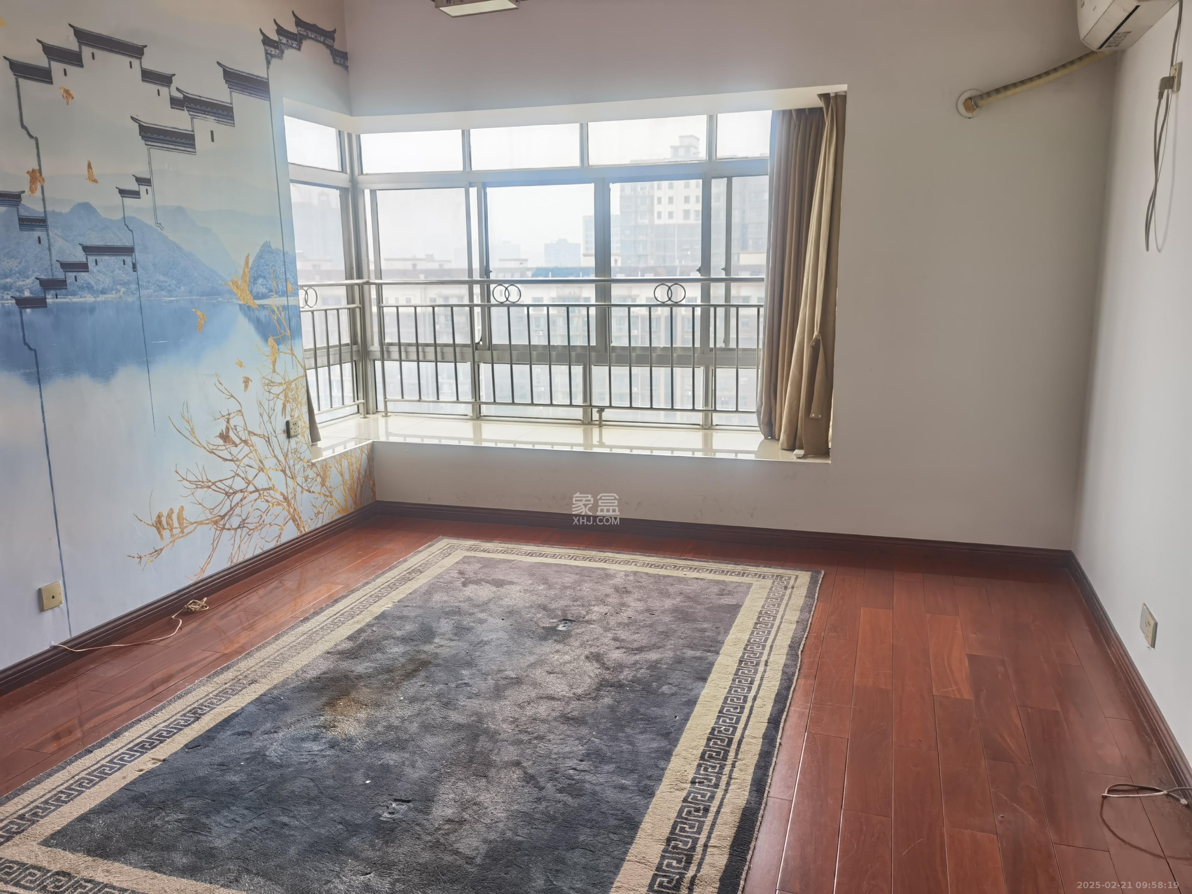 湘林家园(湘林小区电梯房) 4室2厅1卫 2600.0元/月 湘林家园(湘林小区电梯房) 4室2厅1卫 2600.0元/月室内图