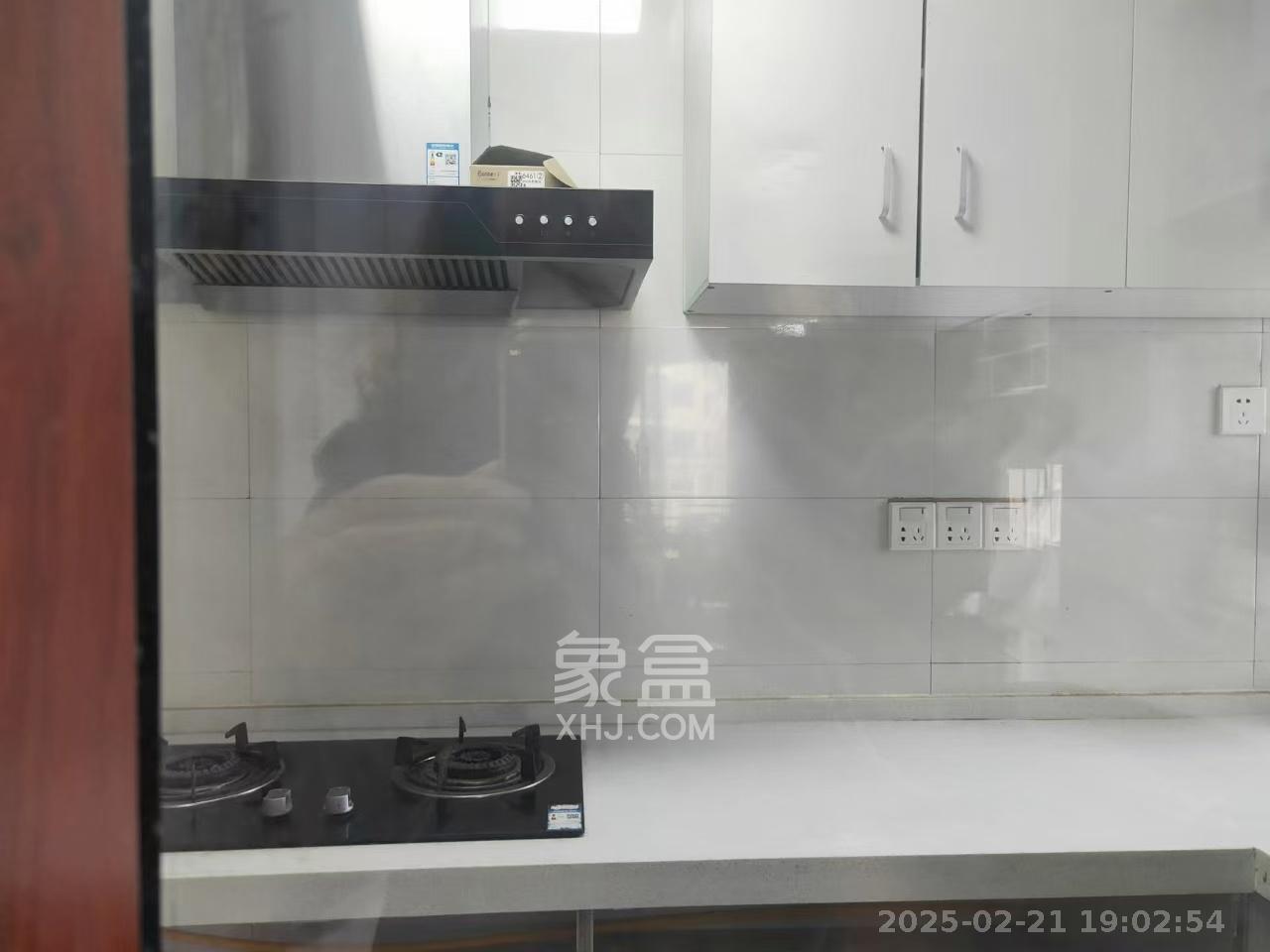恒基凯旋门三期  1室2厅1卫   1800.00元/月室内图