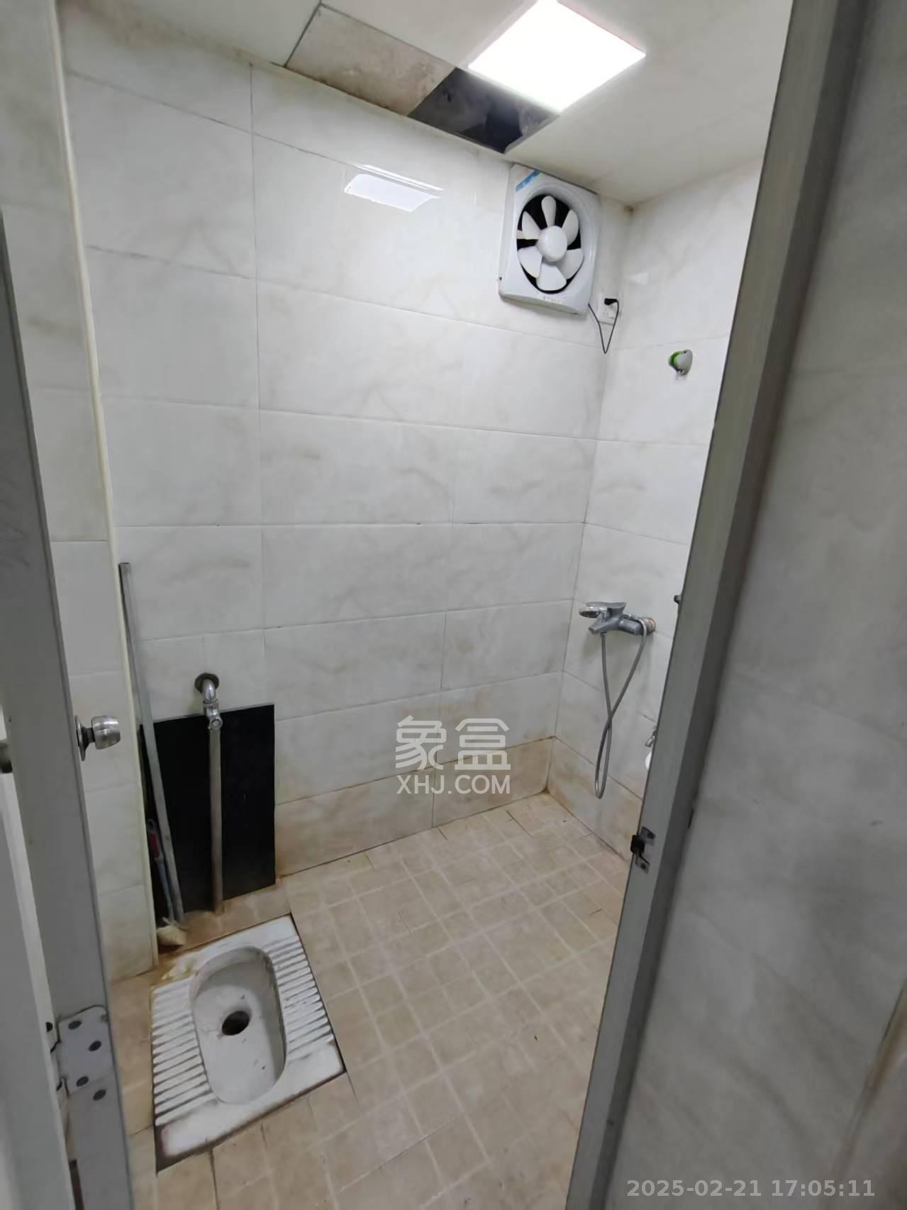 消防大厦宿舍楼 4室1厅1卫 3000.0元/月 消防大厦宿舍楼 4室1厅1卫 3000.0元/月室内图