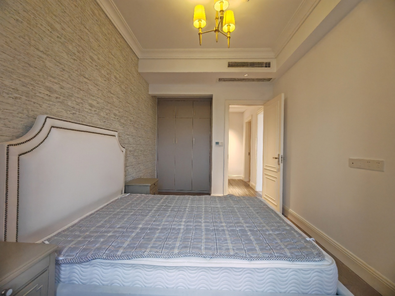 海航豪庭北苑 5室2厅4卫 552.0万 海航豪庭北苑 5室2厅4卫 552.0万客厅