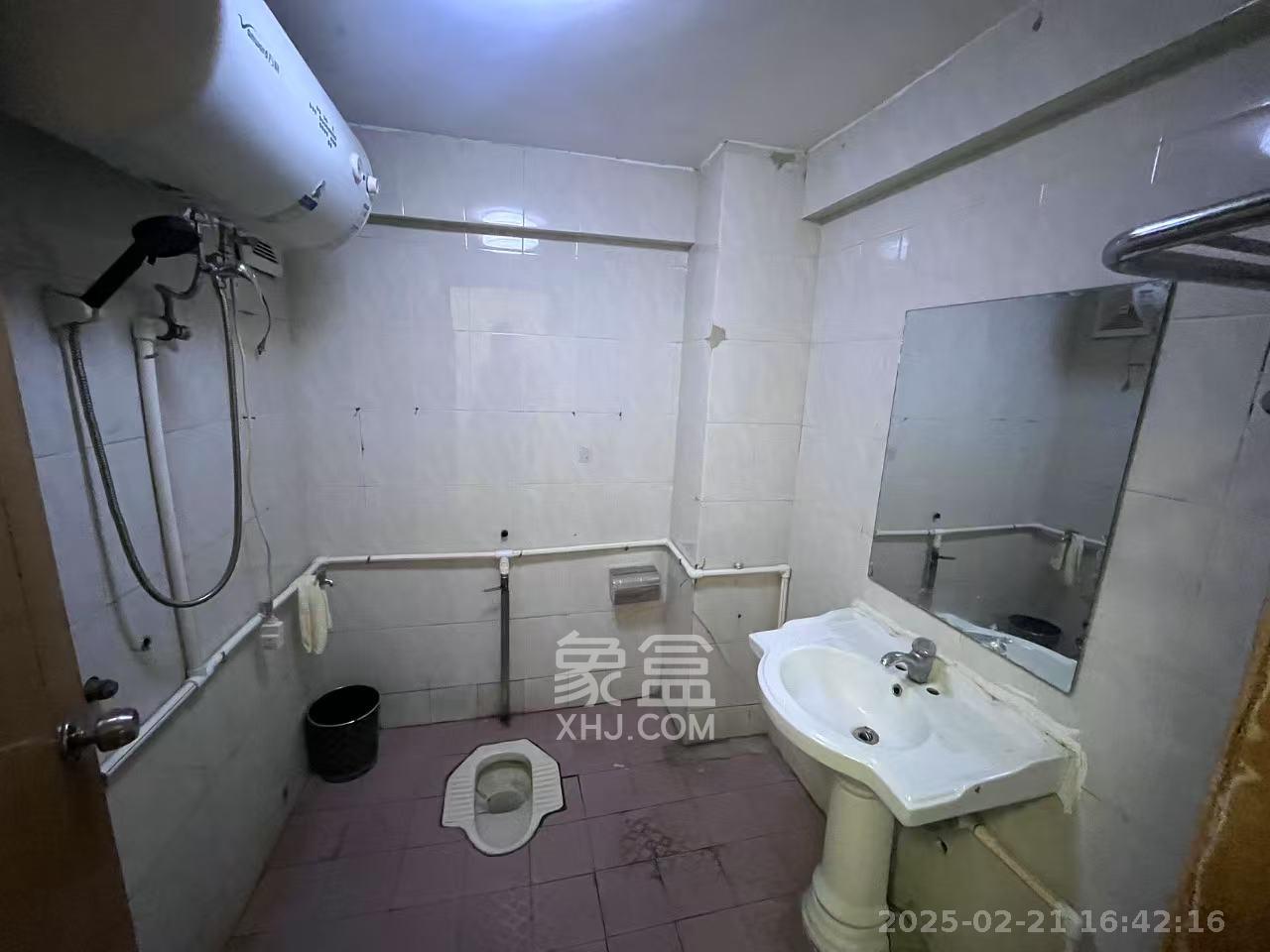 东成大厦  3室2厅2卫   3200.00元/月室内图