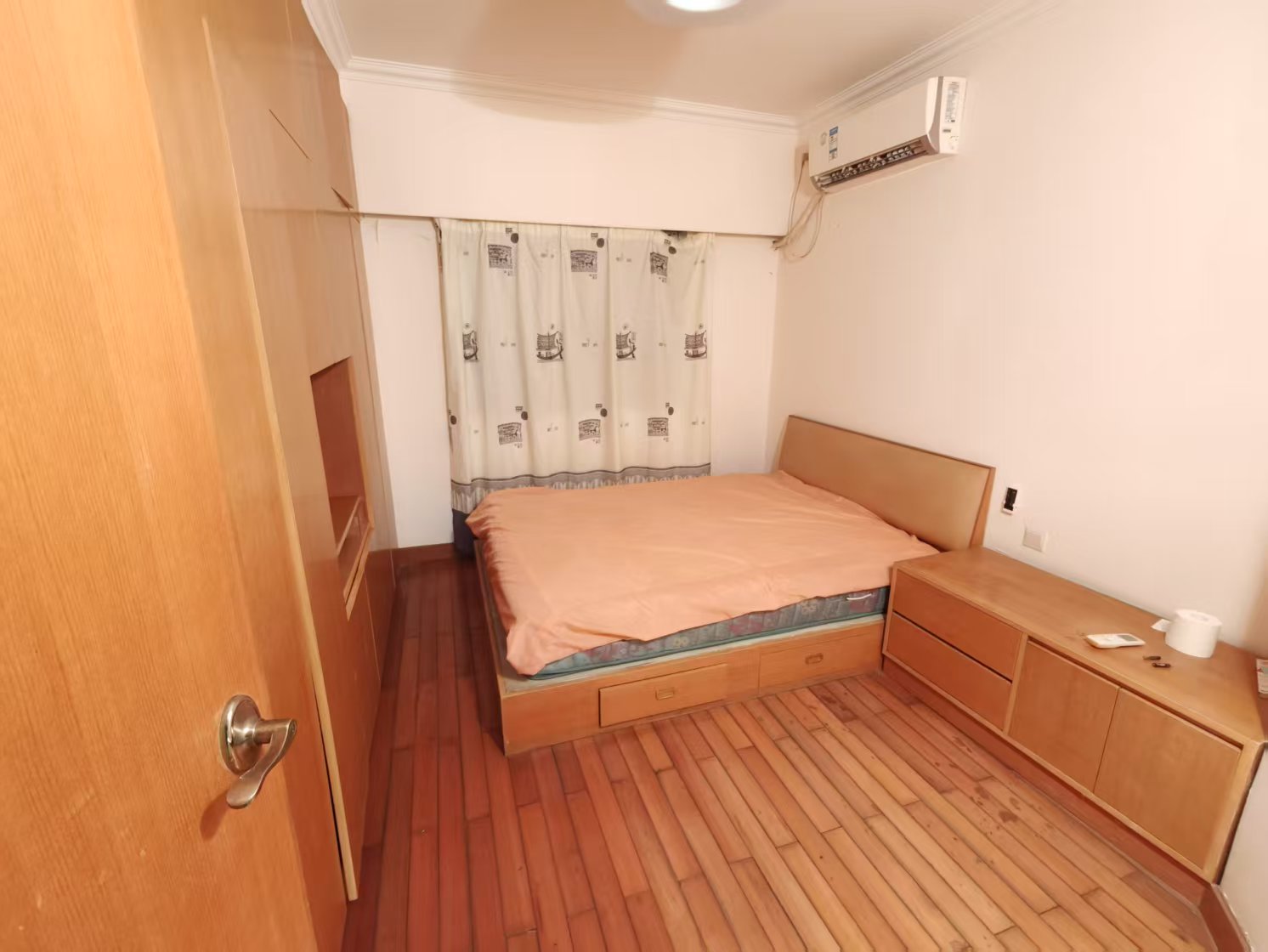 海南省人民医院宿舍区(秀英区)  4室2厅1卫    2200.0元/月 海南省人民医院宿舍区(秀英区)  4室2厅1卫    2200.0元/月室内图