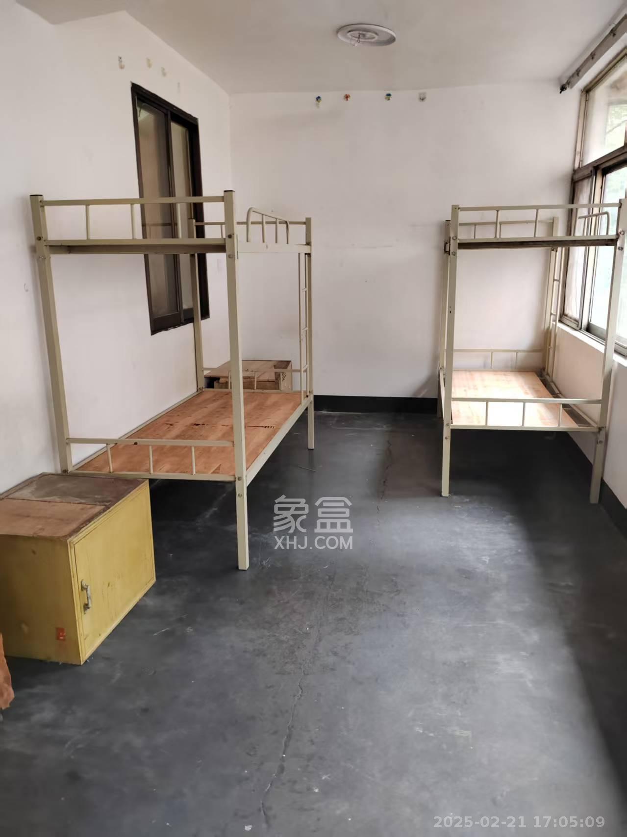 消防大厦宿舍楼 4室1厅1卫 3000.0元/月 消防大厦宿舍楼 4室1厅1卫 3000.0元/月室内图