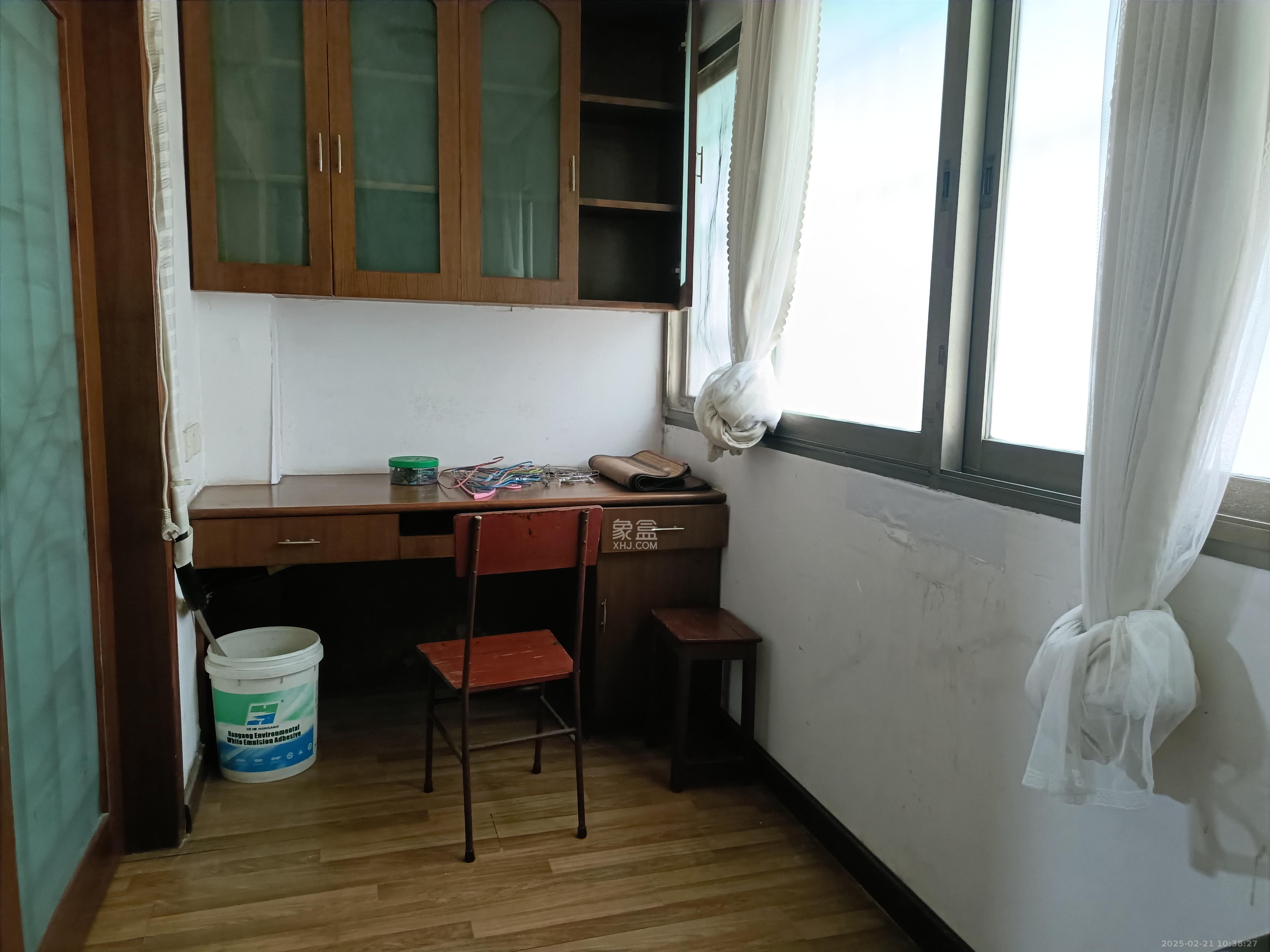 东风一村社区房（王家垅）  3室2厅1卫   2300.00元/月室内图
