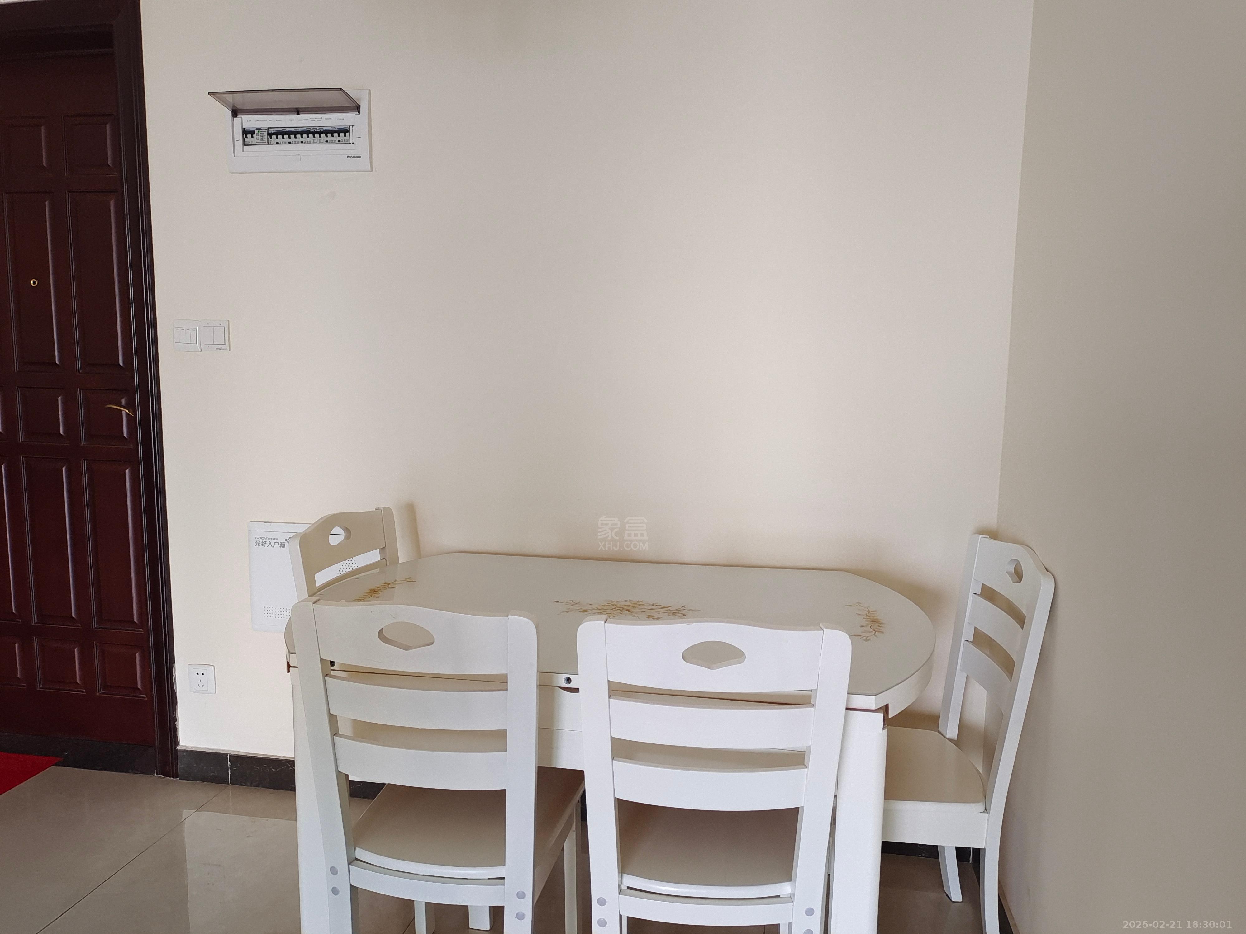 恒大华府  3室2厅1卫   2300.00元/月室内图