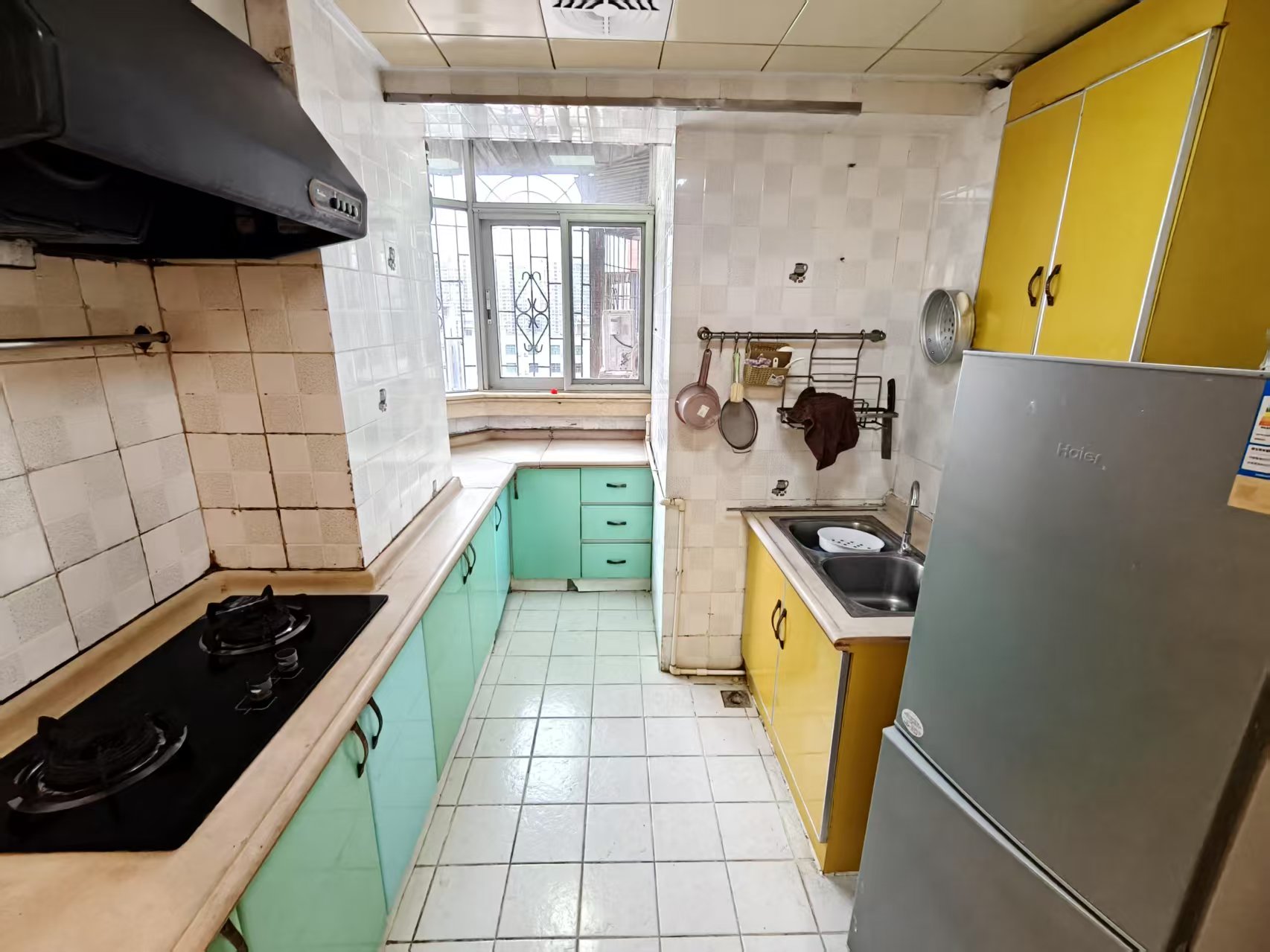 海南省人民医院宿舍区(秀英区)  4室2厅1卫    2200.0元/月 海南省人民医院宿舍区(秀英区)  4室2厅1卫    2200.0元/月室内图