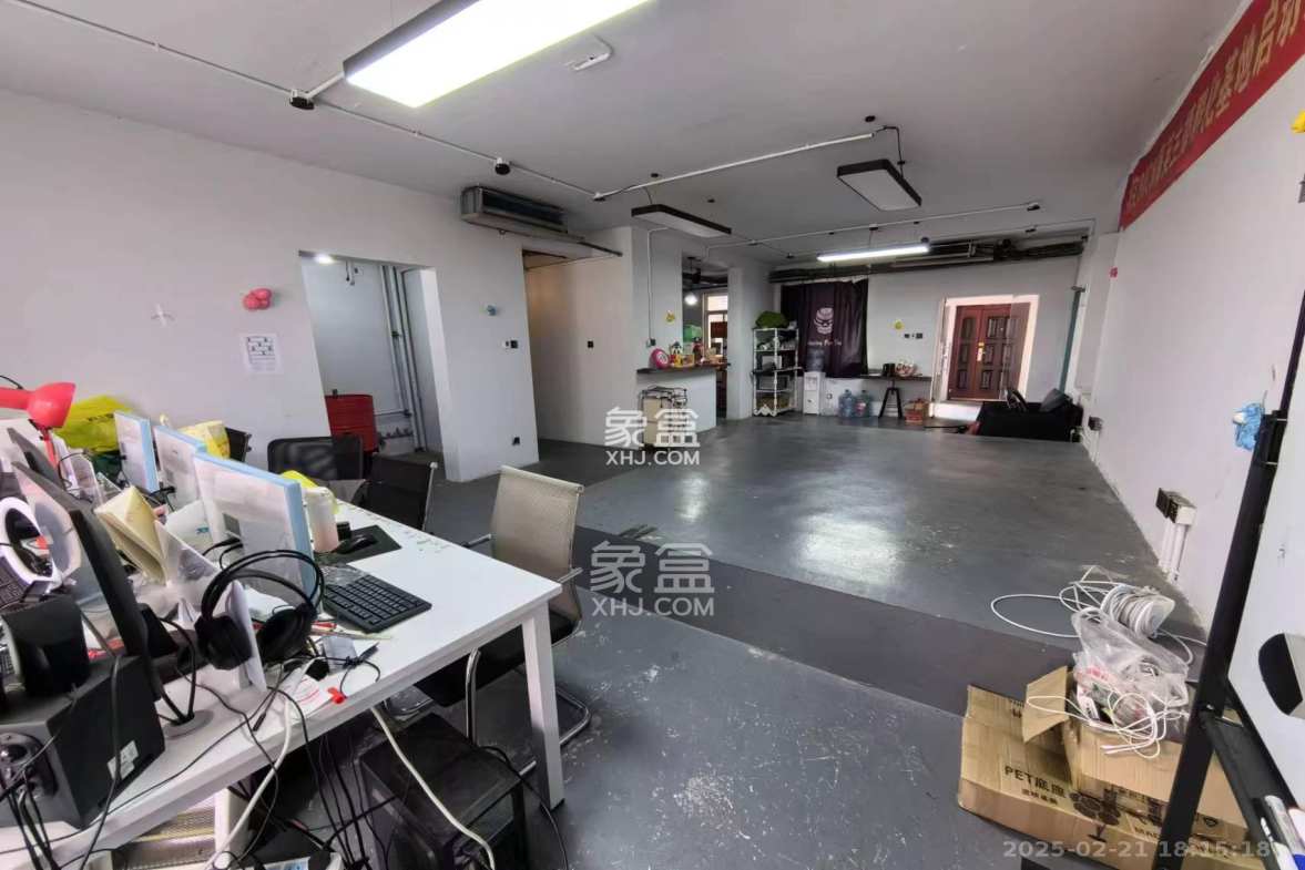 天一康园(湖南电力科技园) 5室2厅2卫 4200.0元/月 天一康园(湖南电力科技园) 5室2厅2卫 4200.0元/月室内图