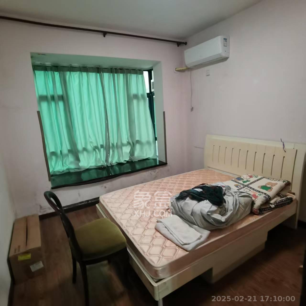 王府花园  4室2厅2卫   3800.00元/月室内图