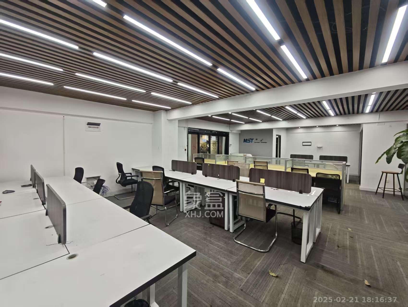 复地星光天地  1室1厅1卫    8000.0元/月 复地星光天地  1室1厅1卫    8000.0元/月室内图