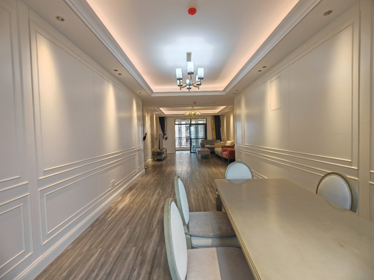 海航豪庭北苑 5室2厅4卫 552.0万 海航豪庭北苑 5室2厅4卫 552.0万客厅