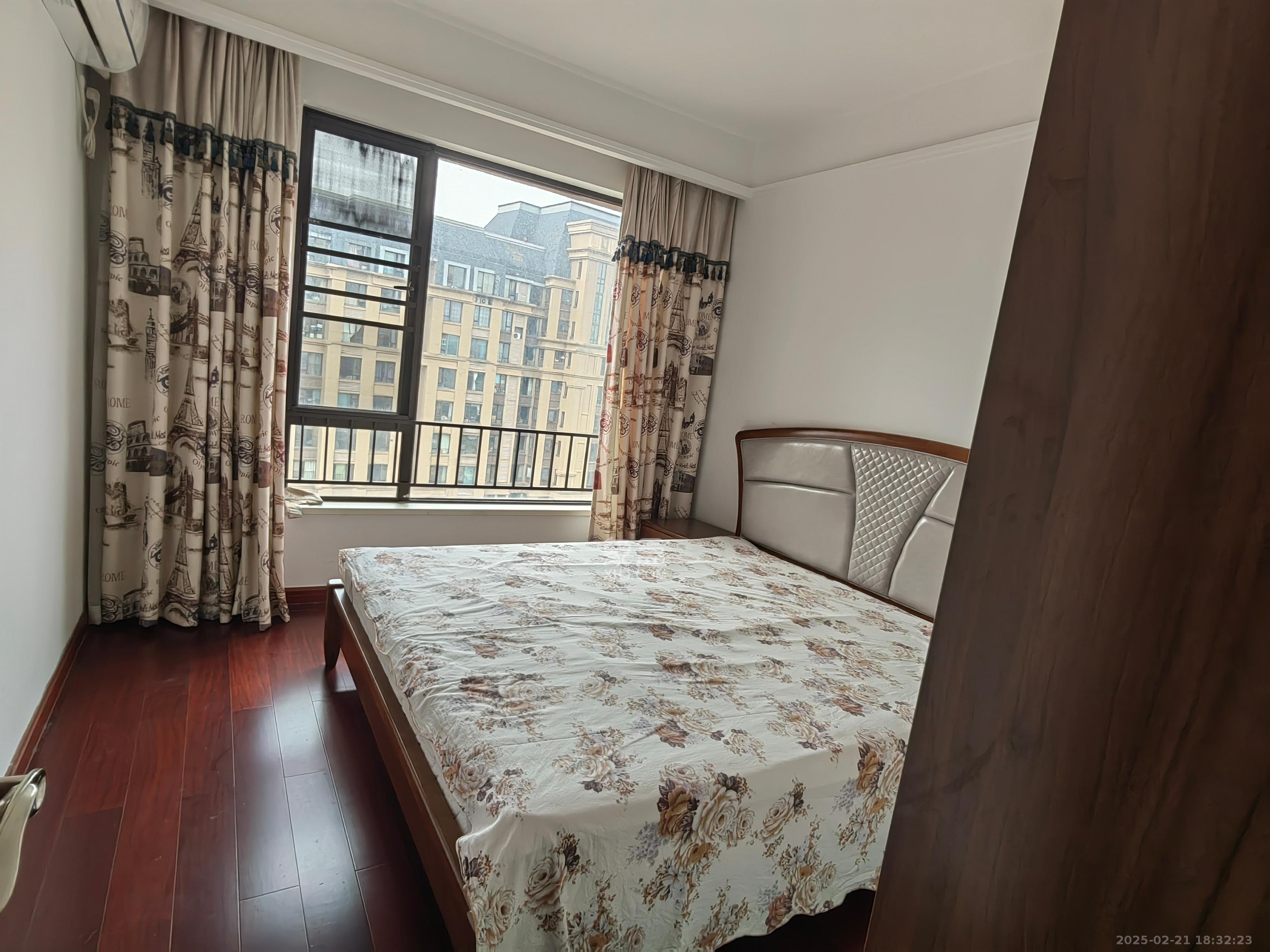 中海国际四期  2室2厅1卫    2000.0元/月 中海国际四期  2室2厅1卫    2000.0元/月室内图