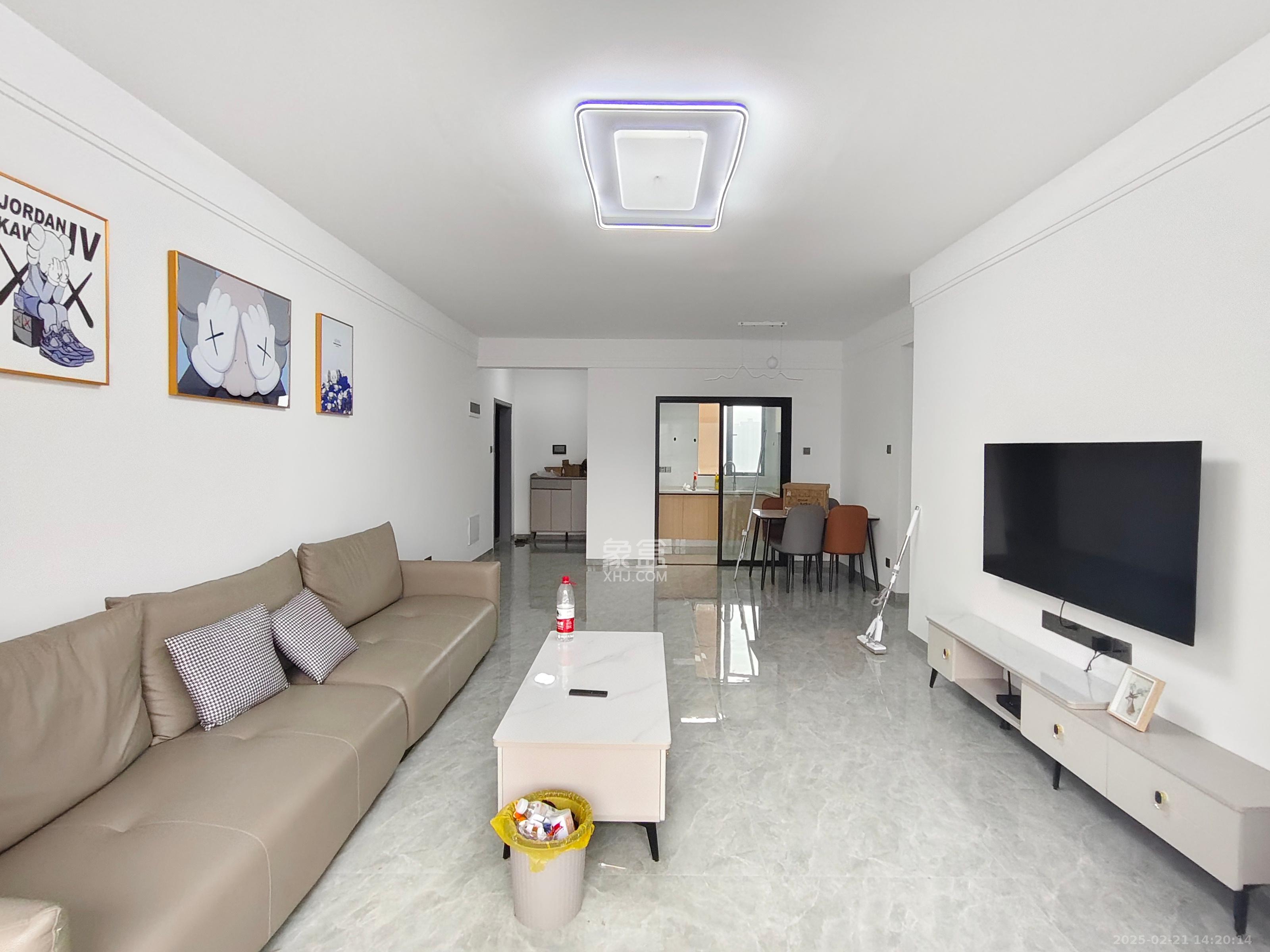 杏梨苑 3室2厅2卫 2000.0元/月 杏梨苑 3室2厅2卫 2000.0元/月室内图